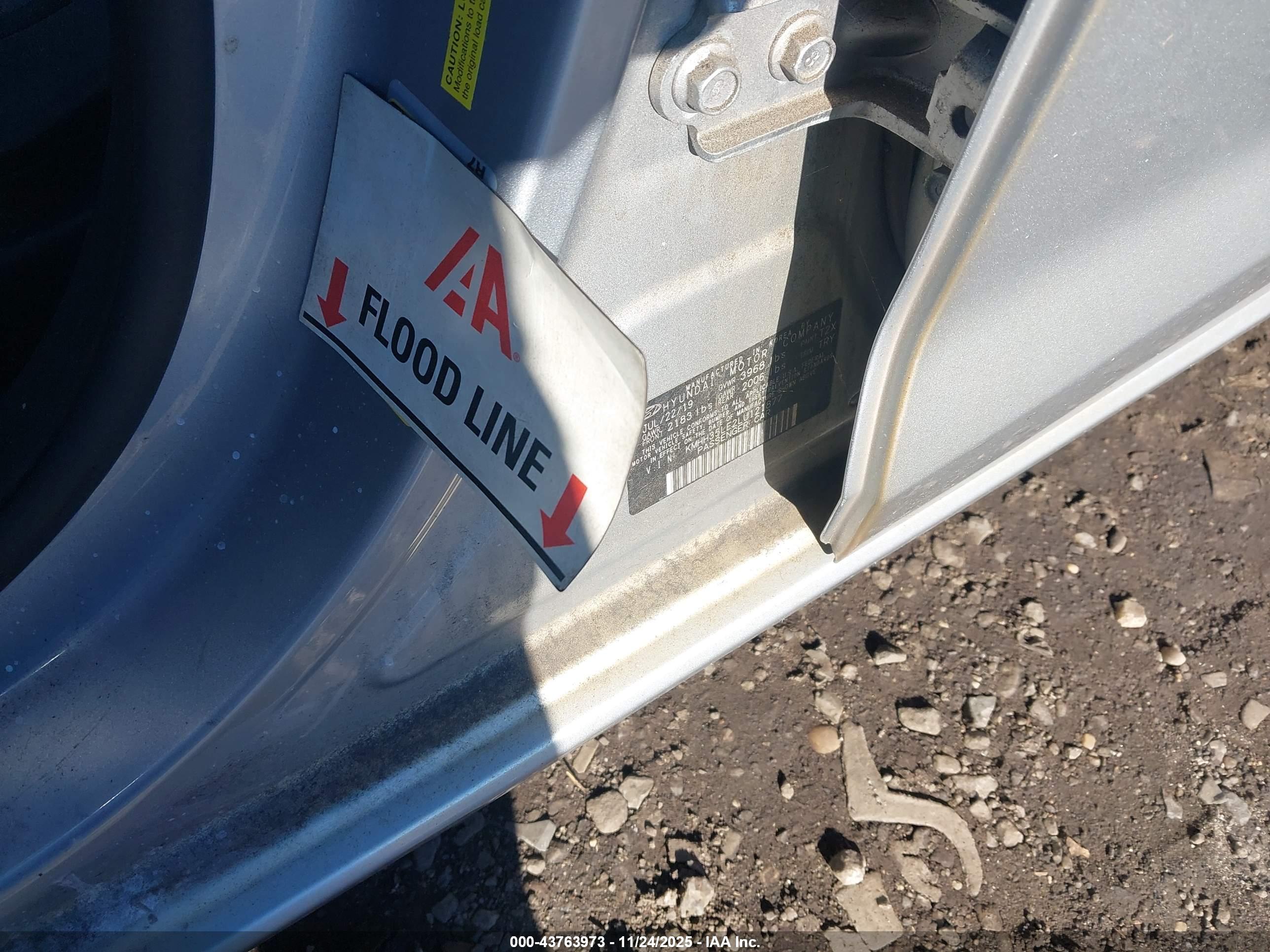 HYUNDAI ELANTRA image 6