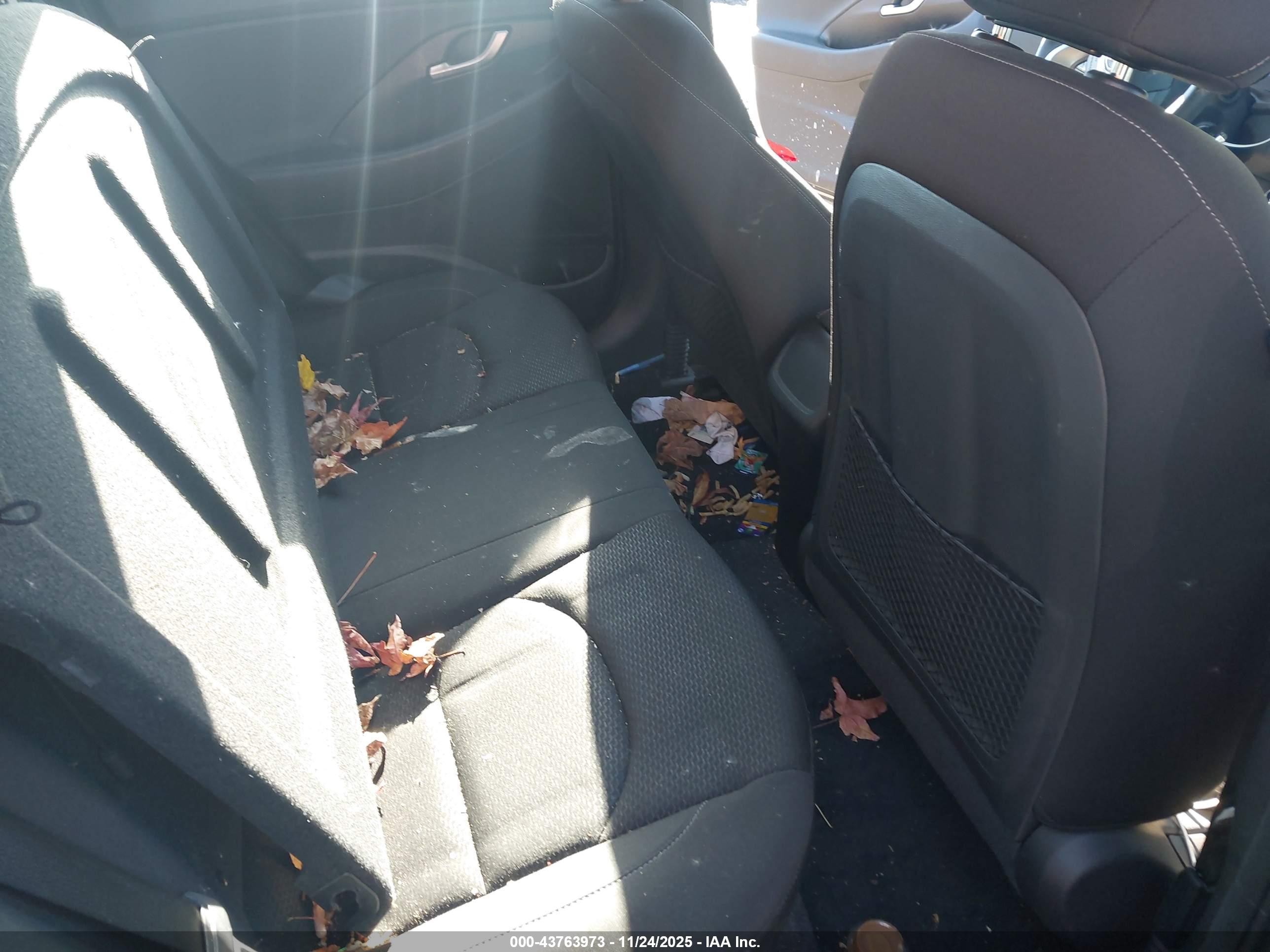 HYUNDAI ELANTRA image 8