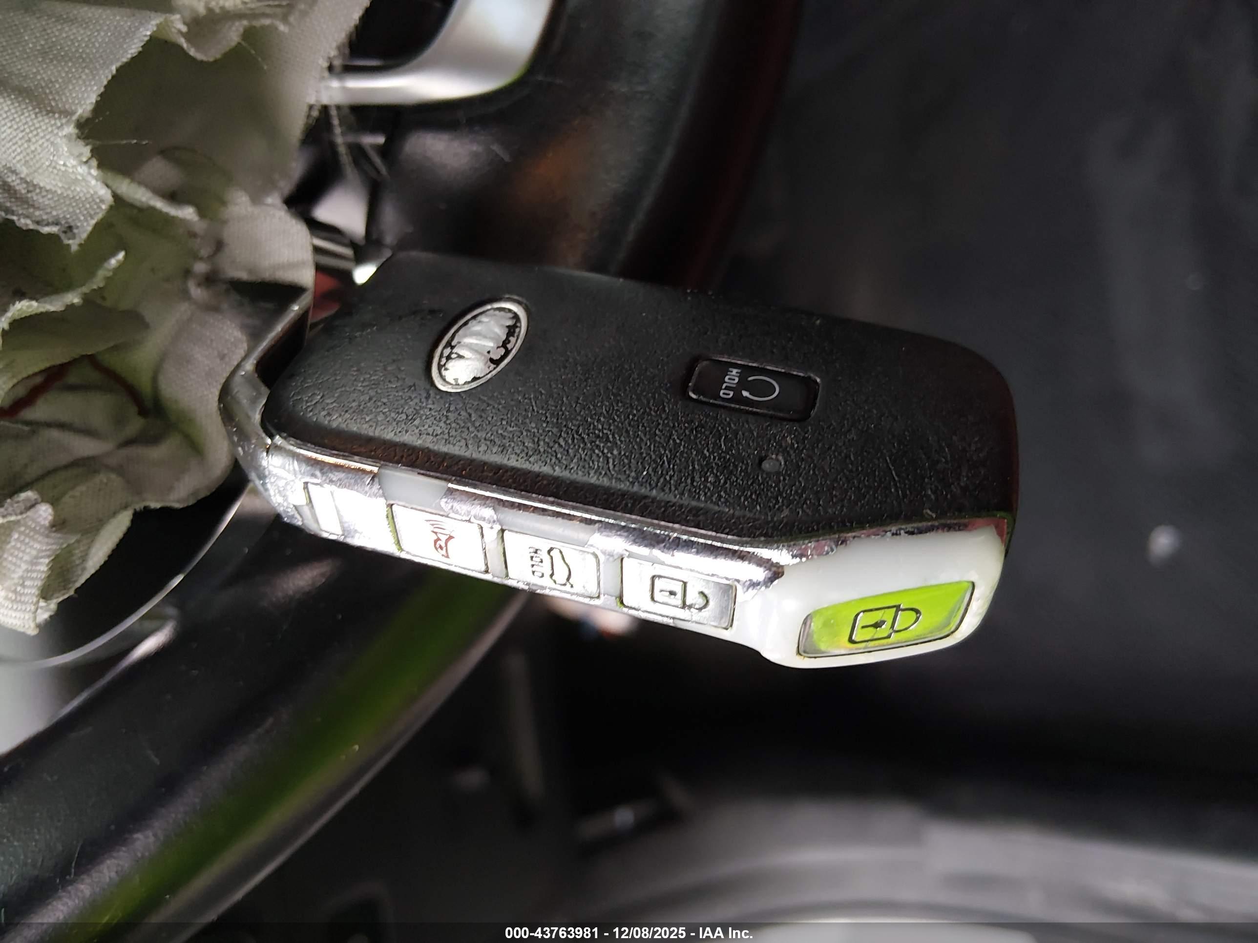 KIA K5 image 11