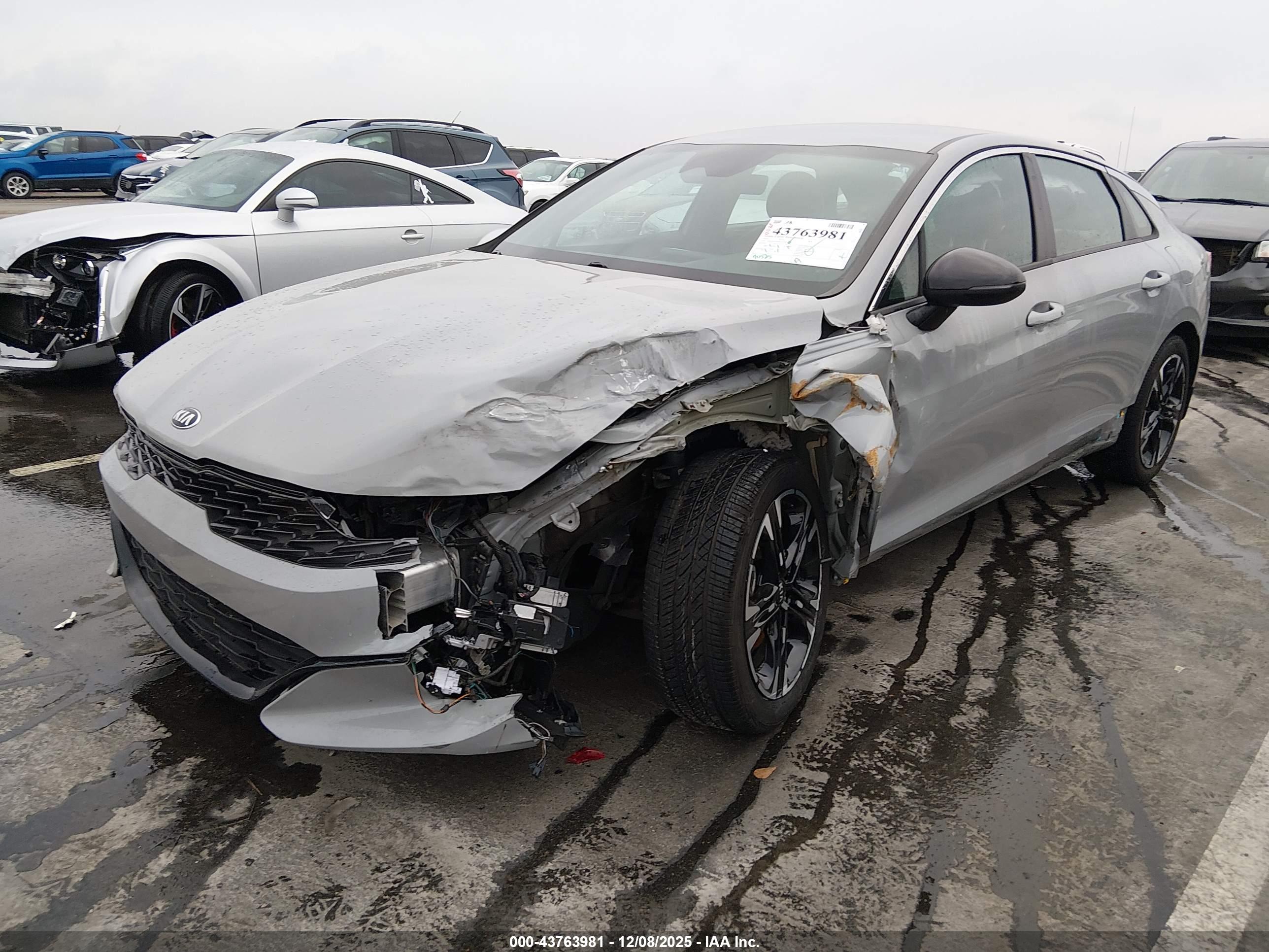 KIA K5 image 2