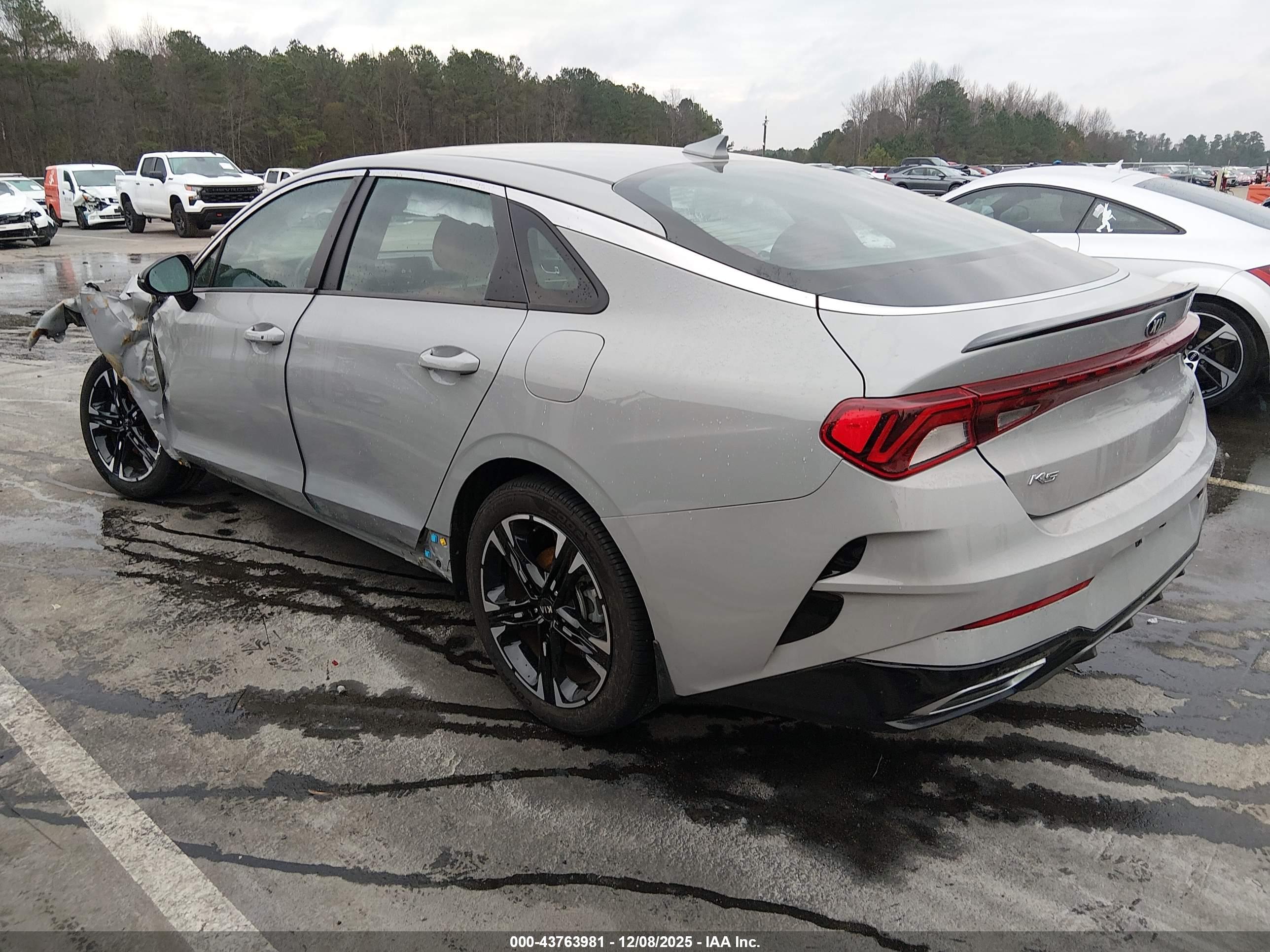 KIA K5 image 3
