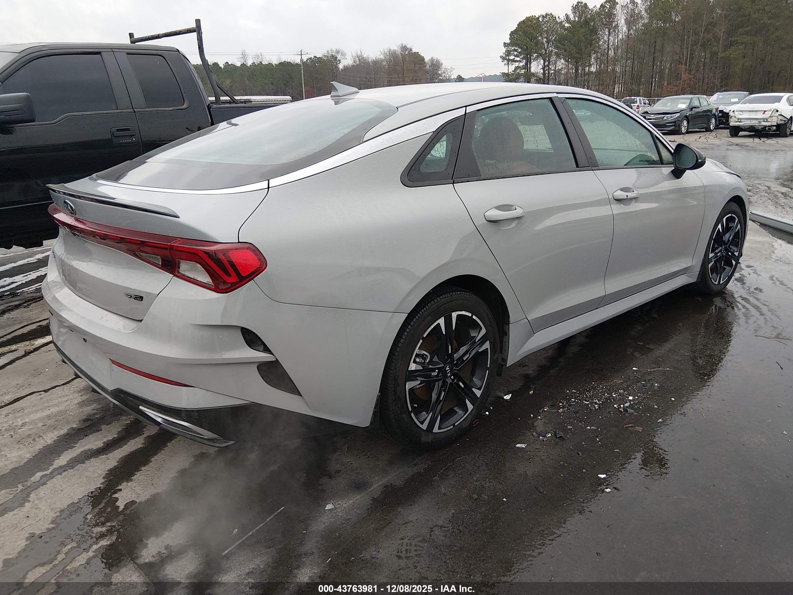 KIA K5 image 4