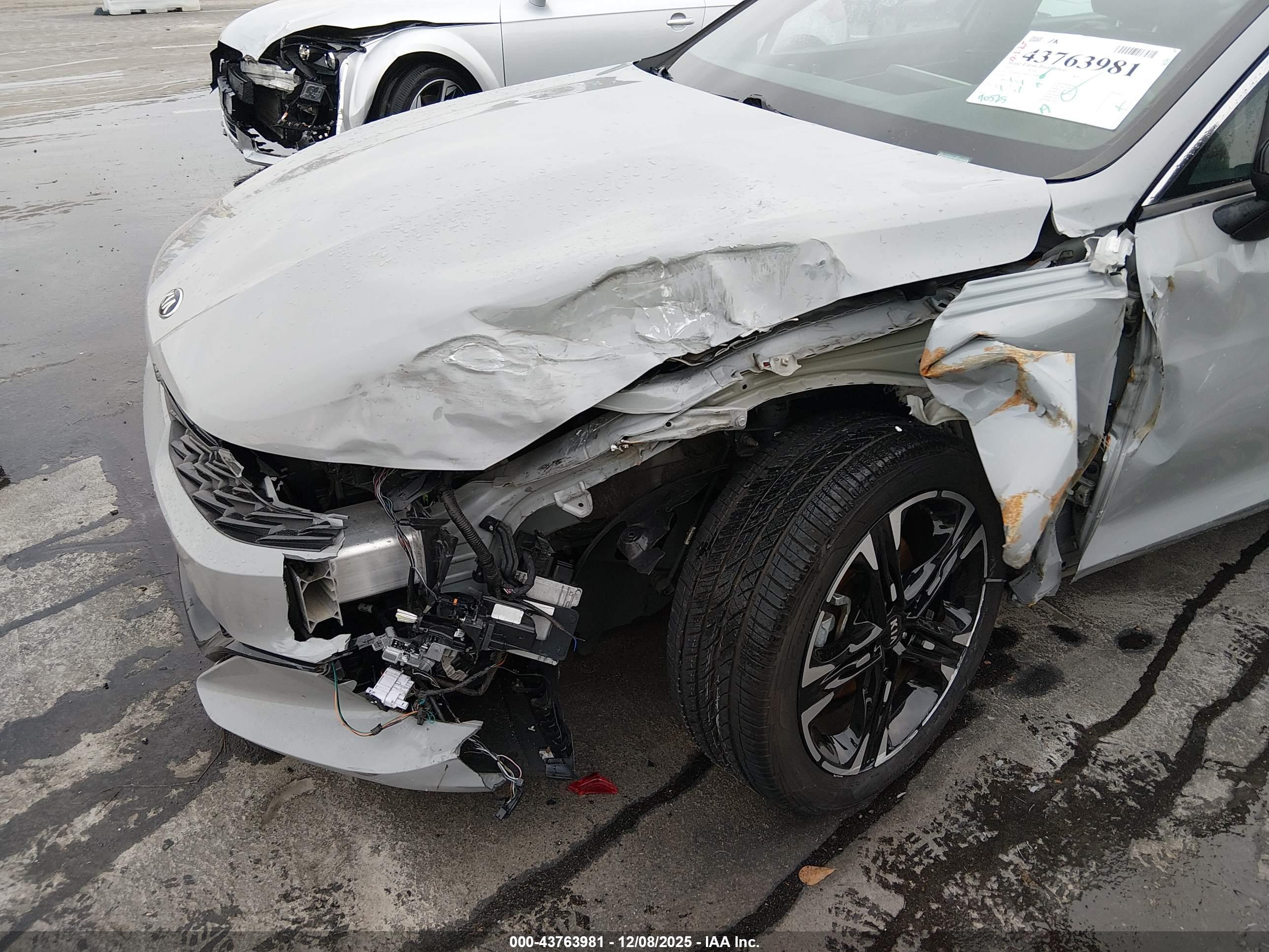 KIA K5 image 6