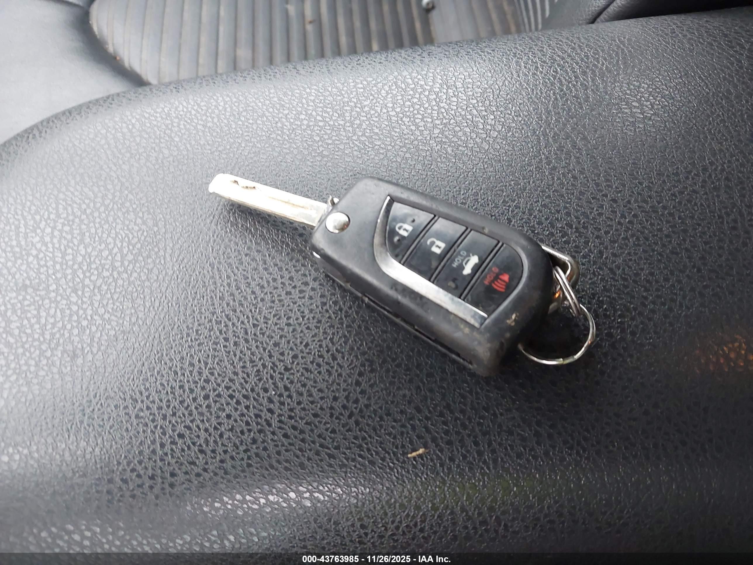 TOYOTA CAMRY image 11