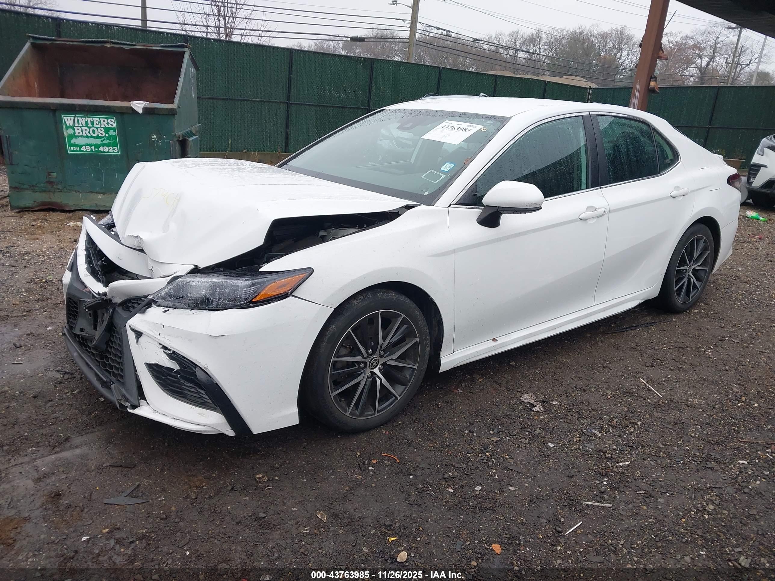 TOYOTA CAMRY image 2