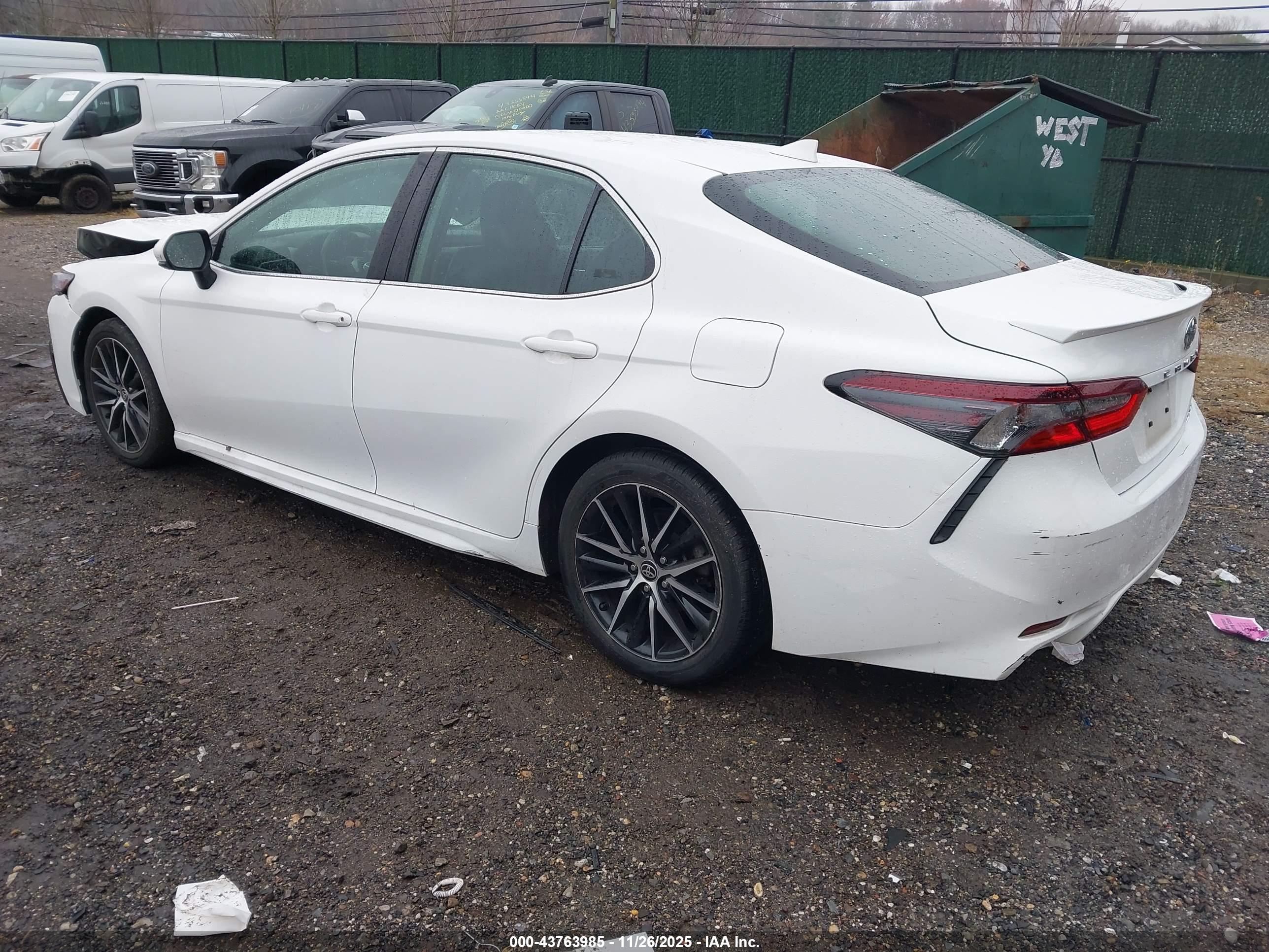 TOYOTA CAMRY image 3