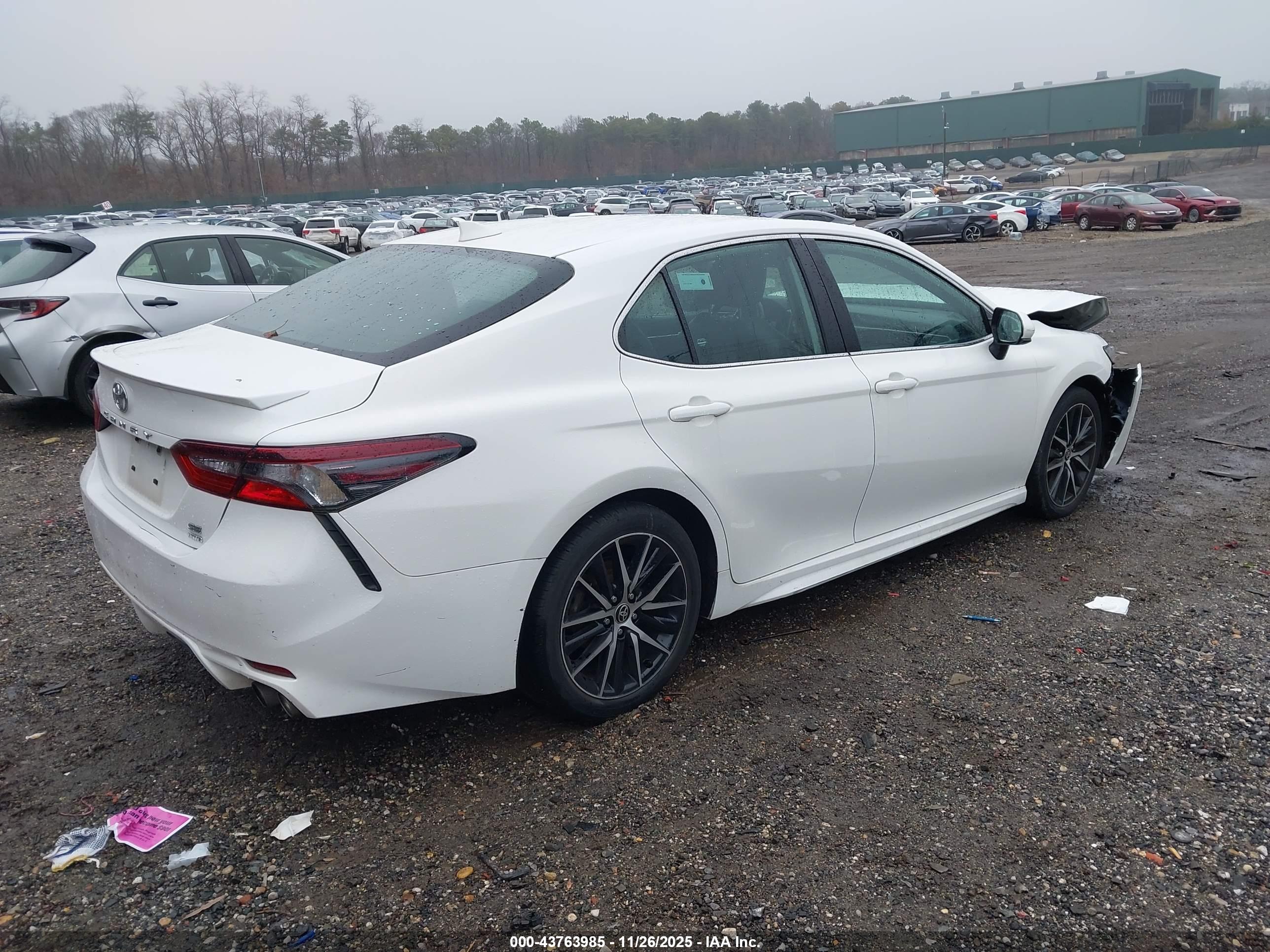 TOYOTA CAMRY image 4