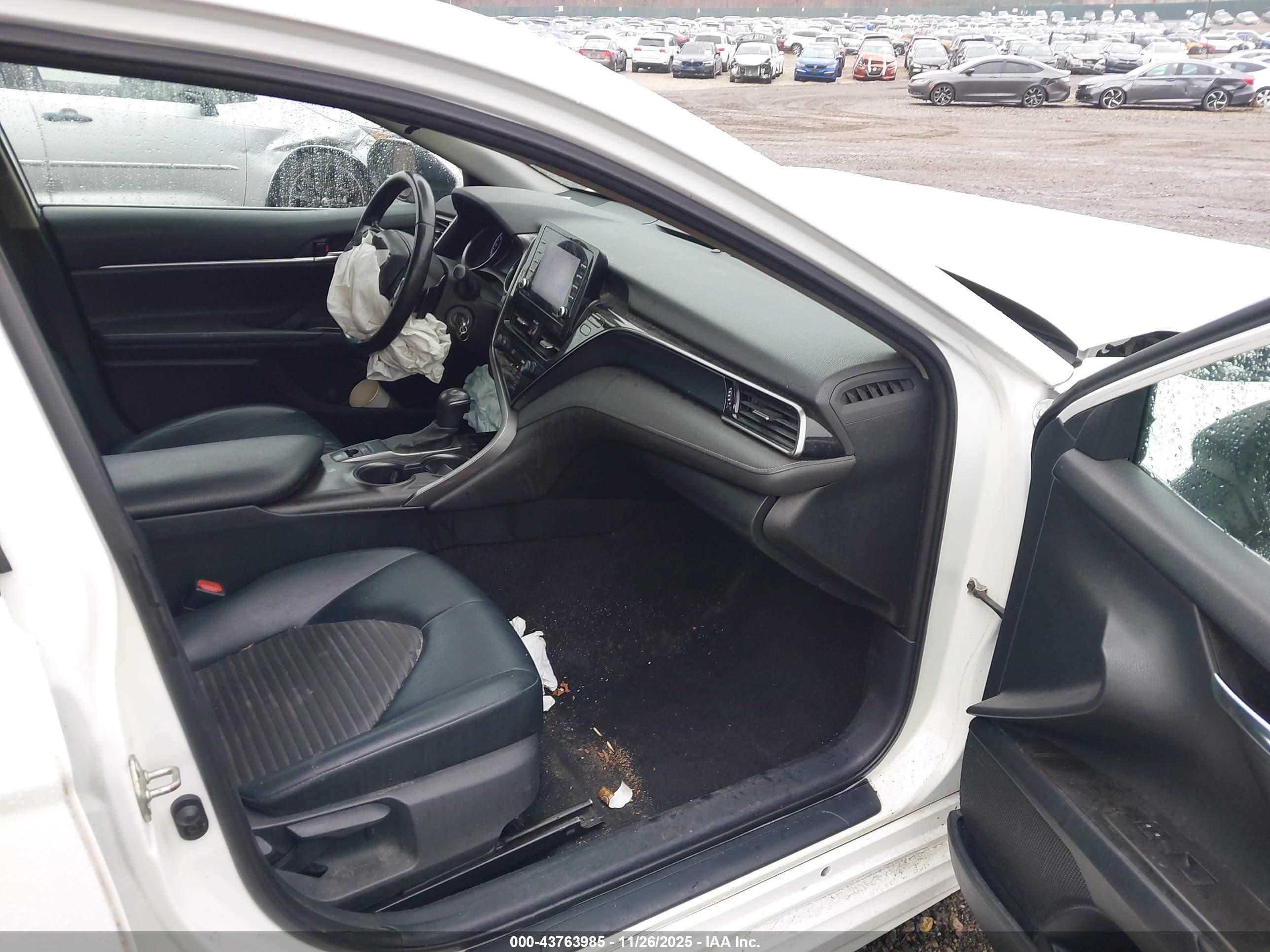 TOYOTA CAMRY image 5