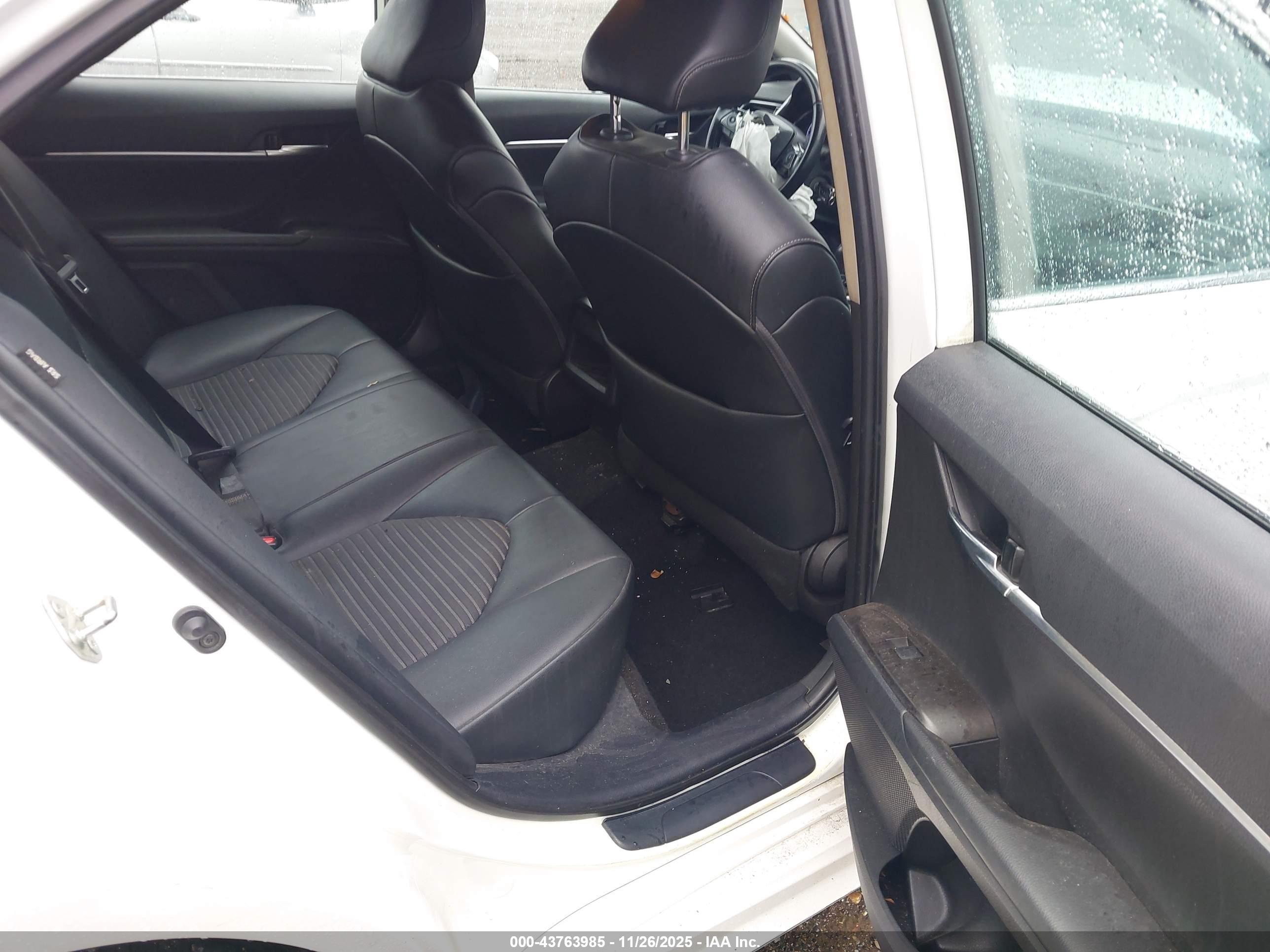TOYOTA CAMRY image 8