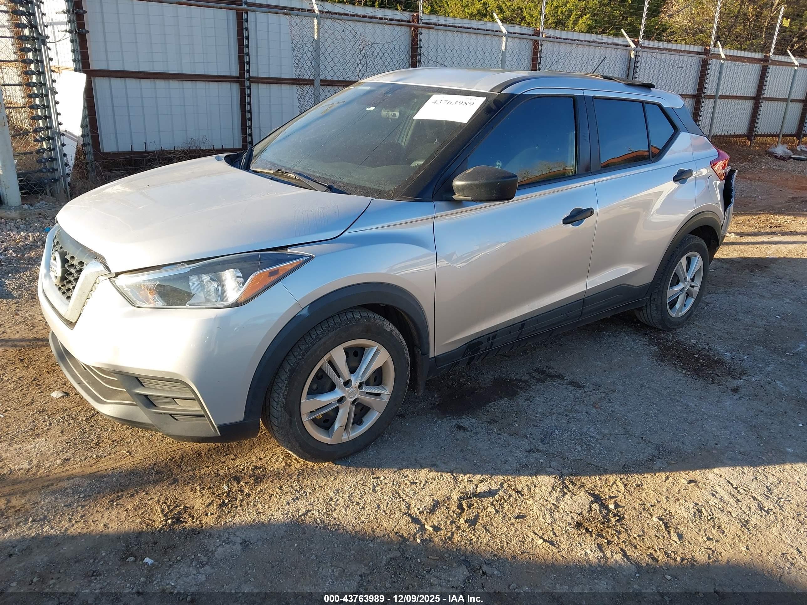 NISSAN KICKS image 2