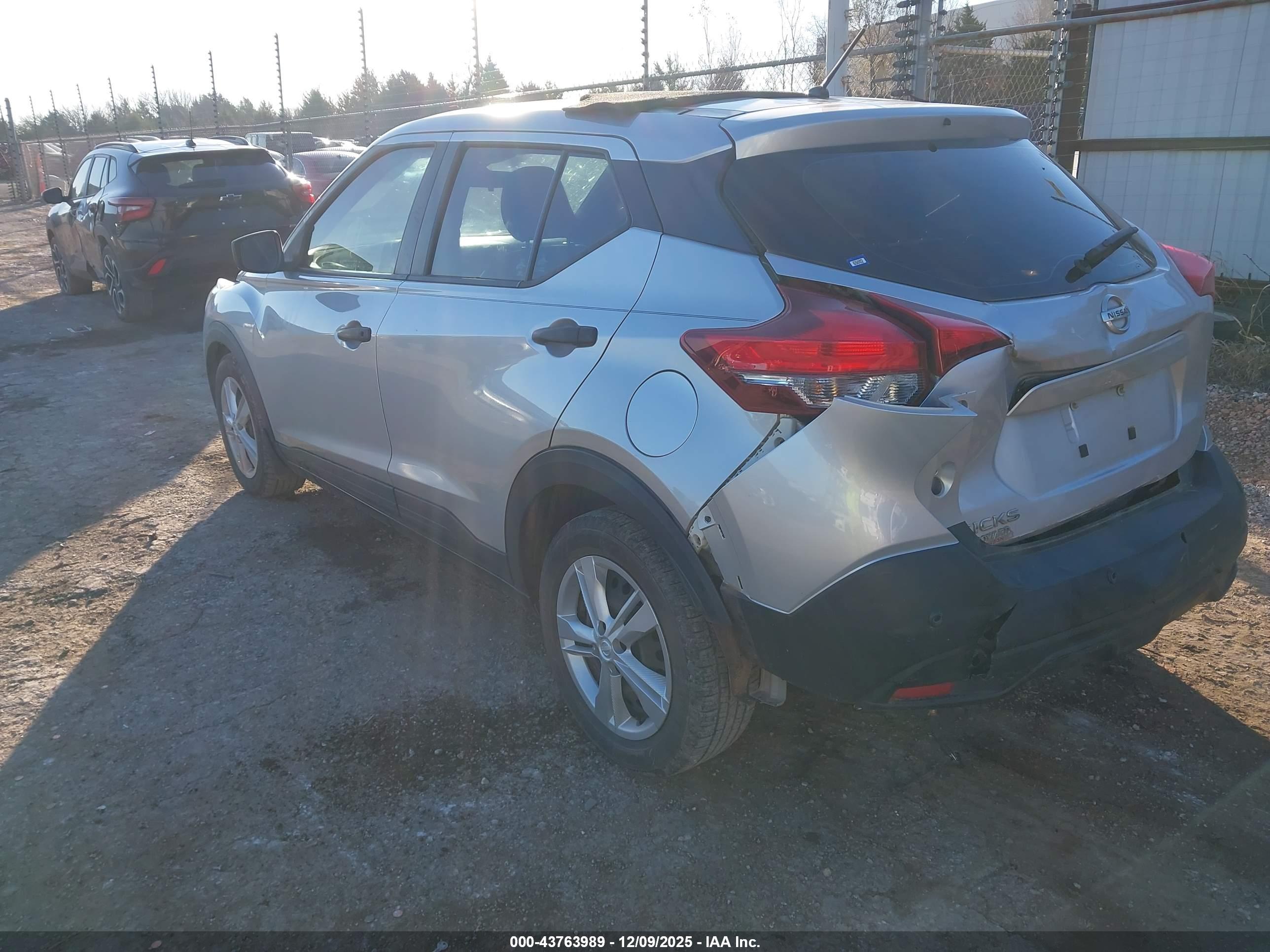 NISSAN KICKS image 3