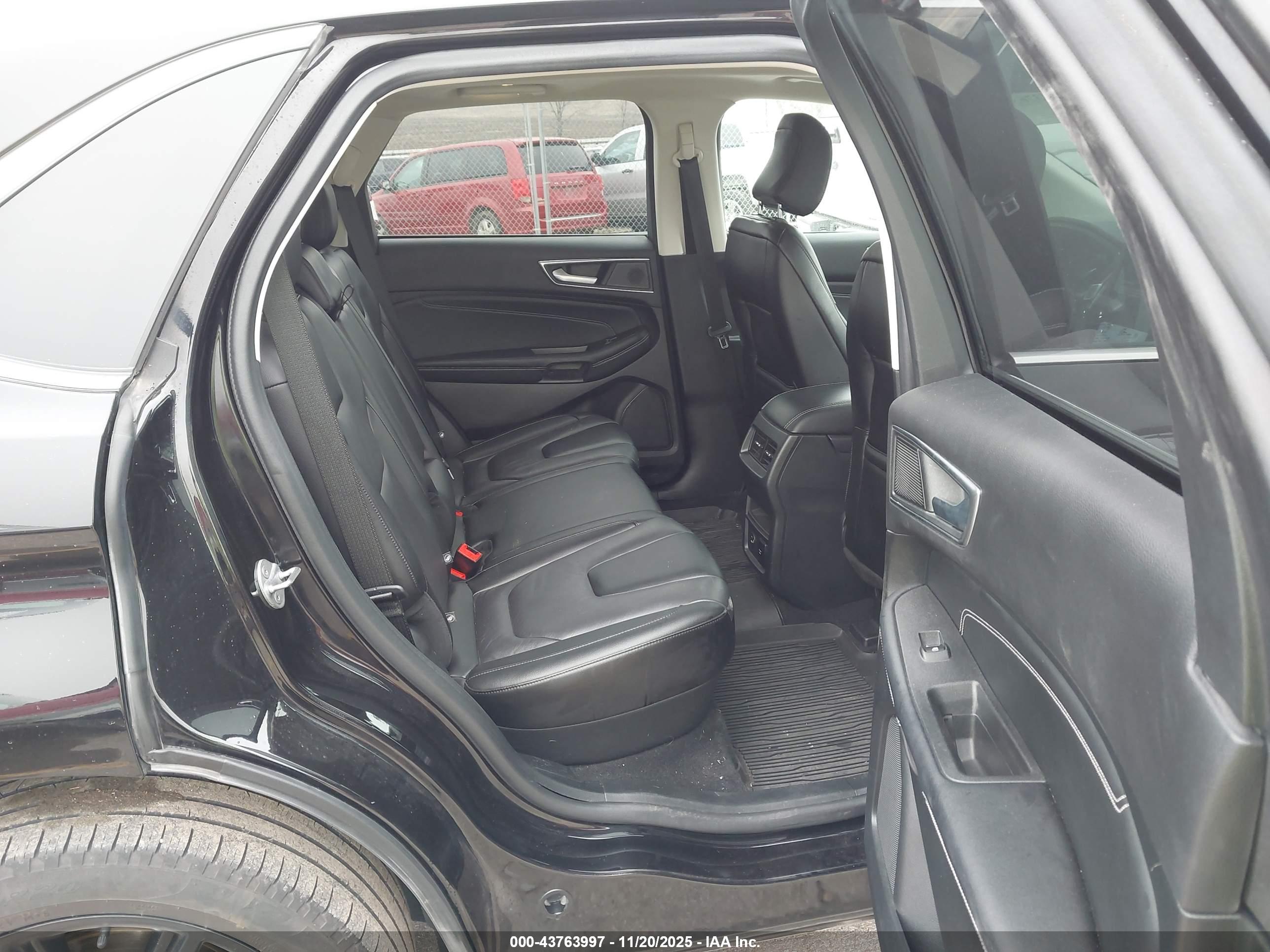 FORD EDGE image 8