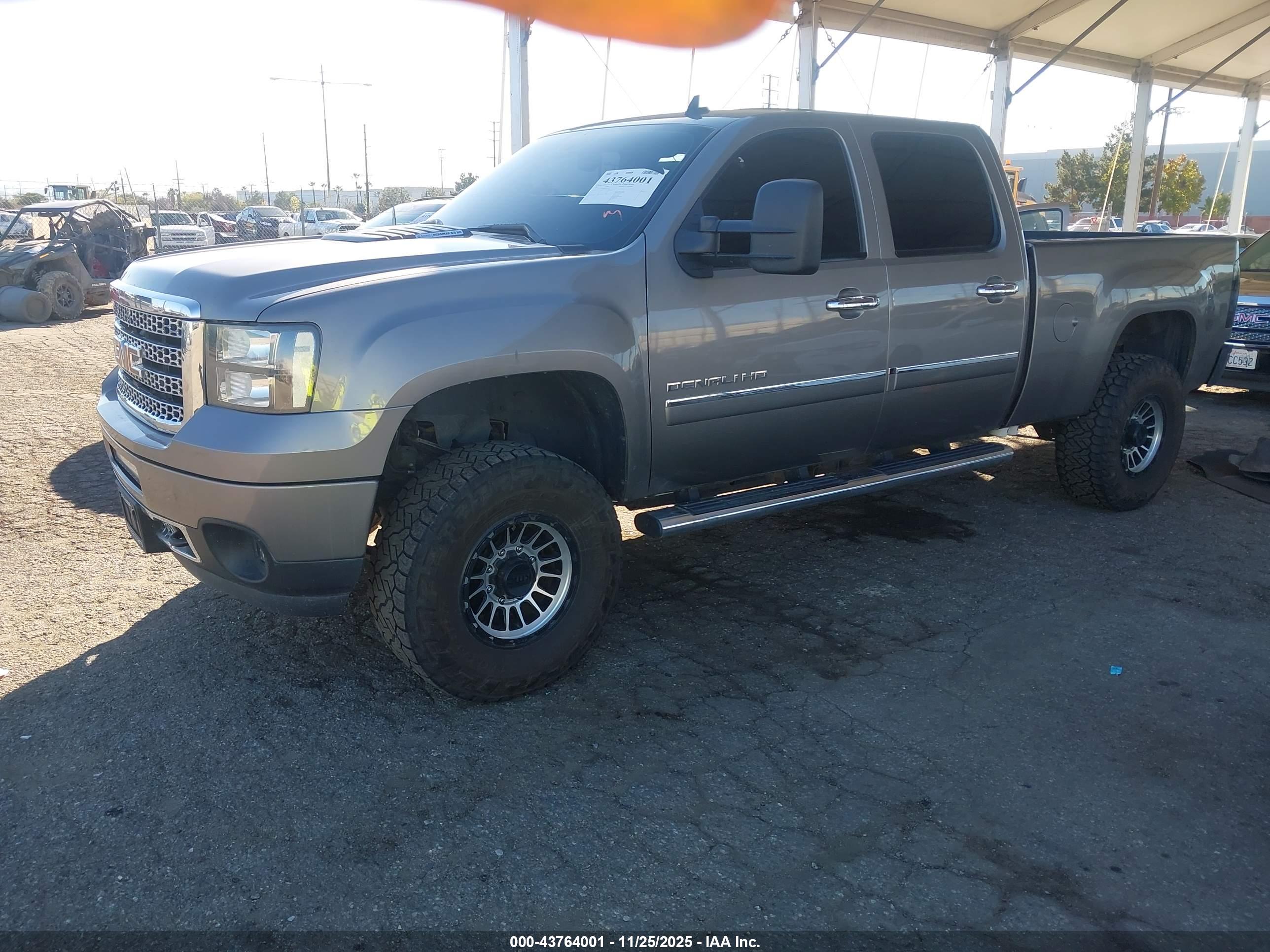 GMC SIERRA image 2
