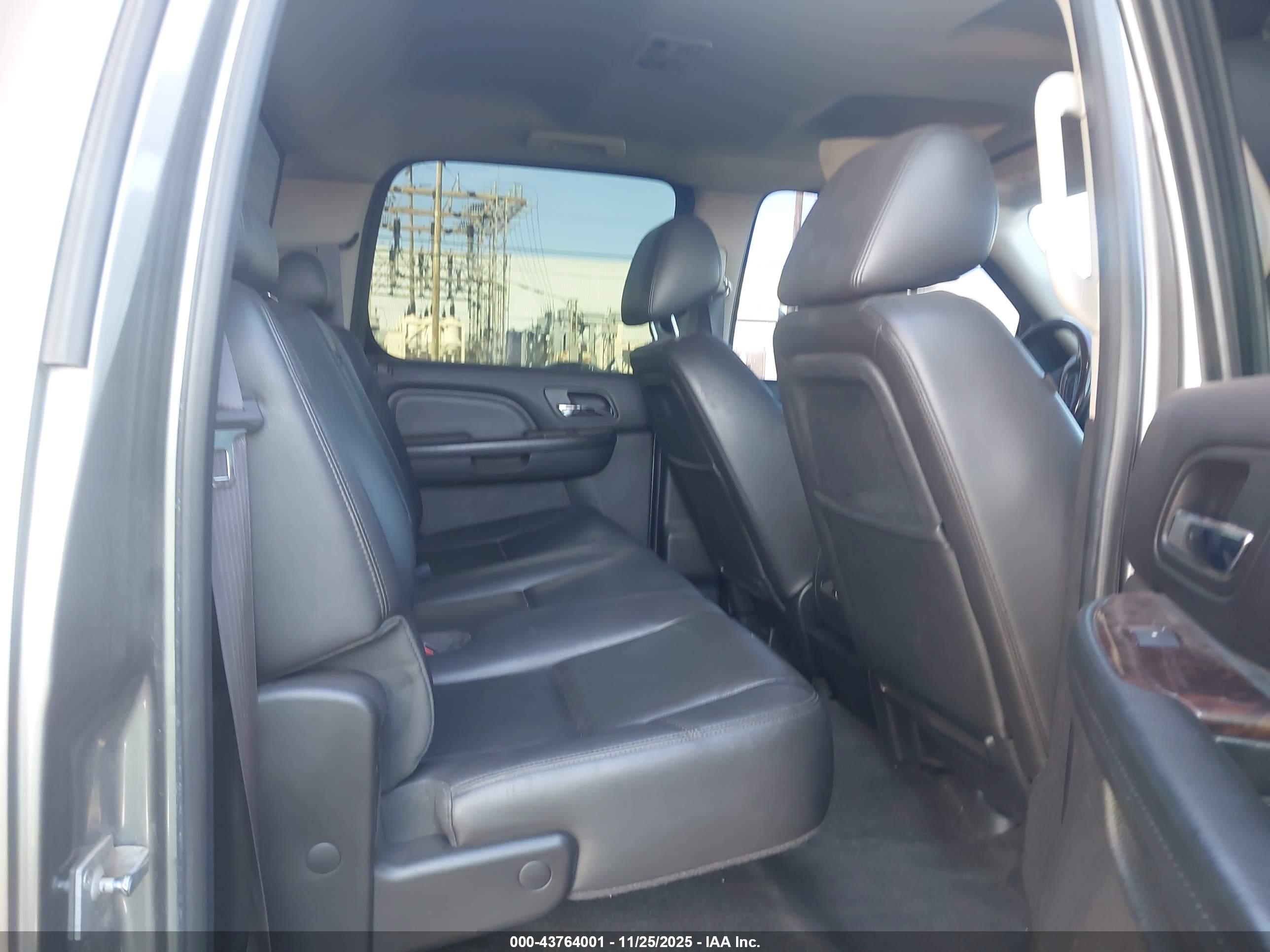 GMC SIERRA image 8