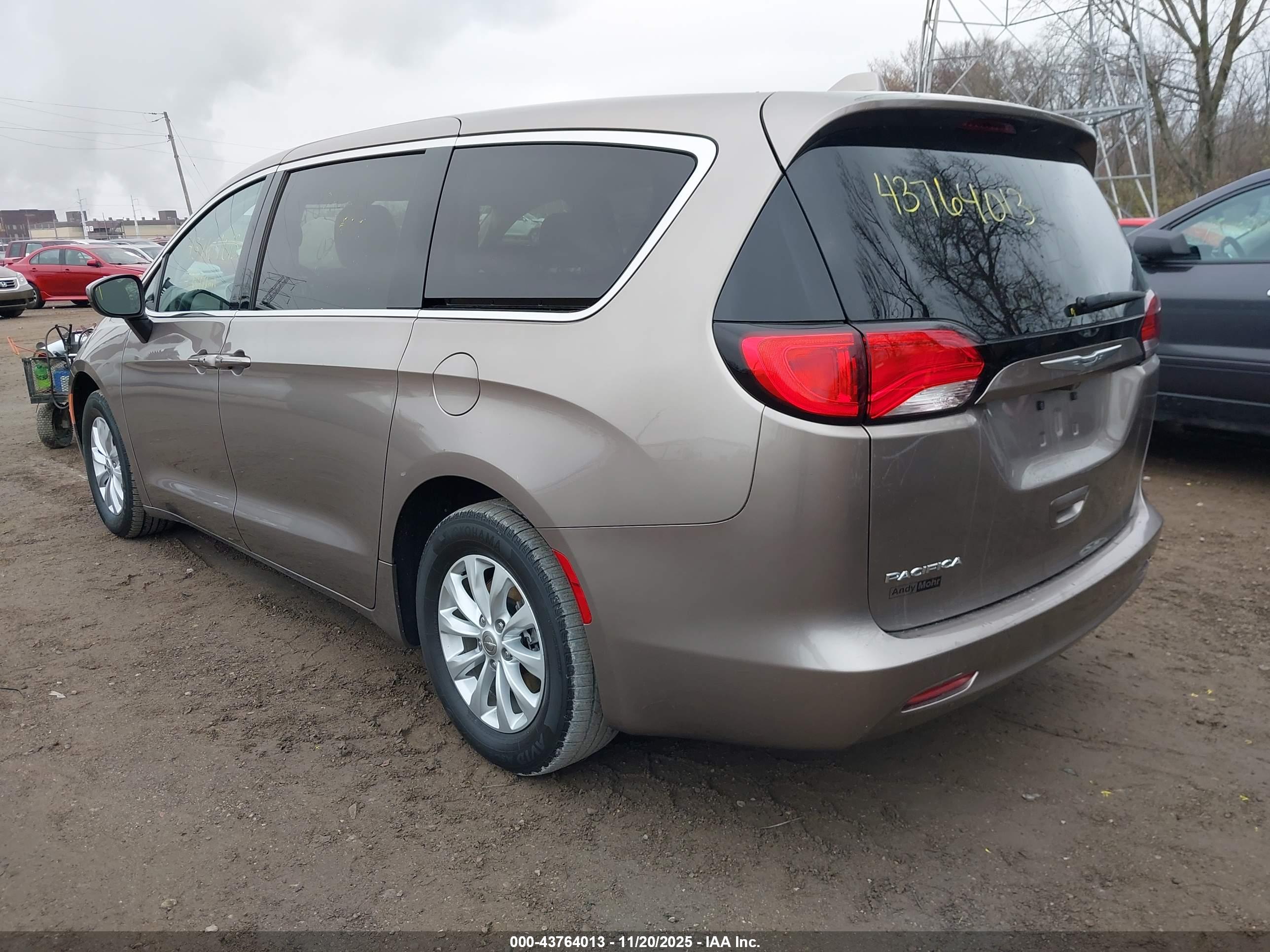 CHRYSLER PACIFICA image 3