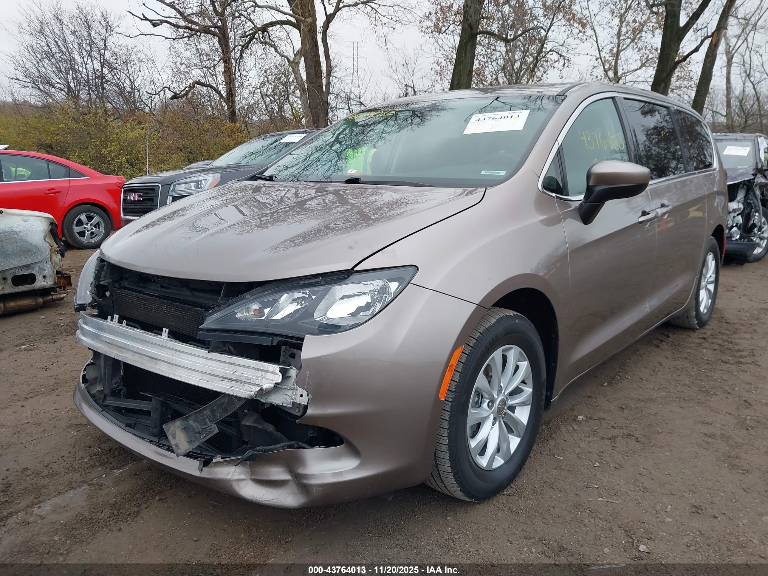 CHRYSLER PACIFICA image 6