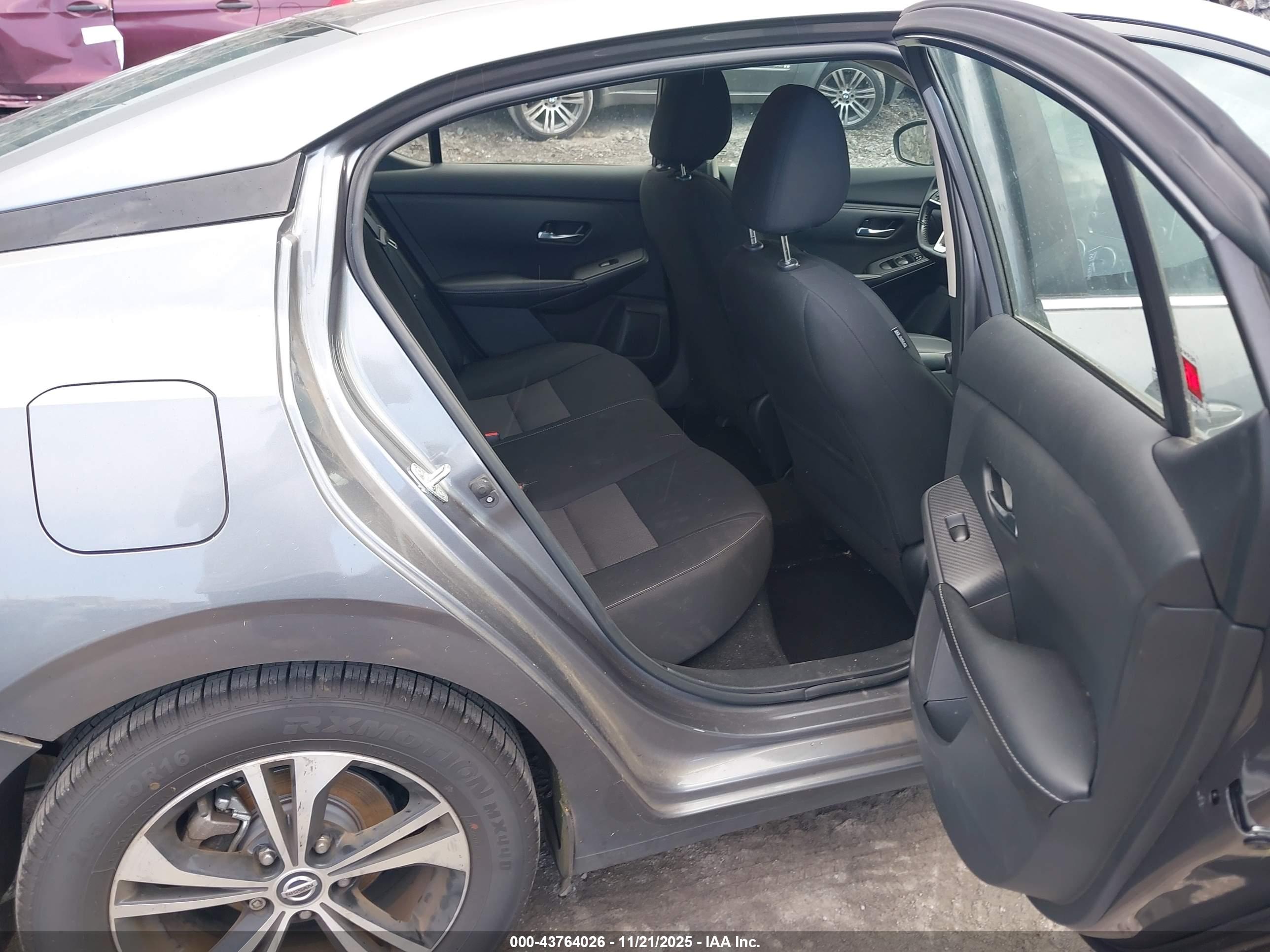 NISSAN SENTRA image 8