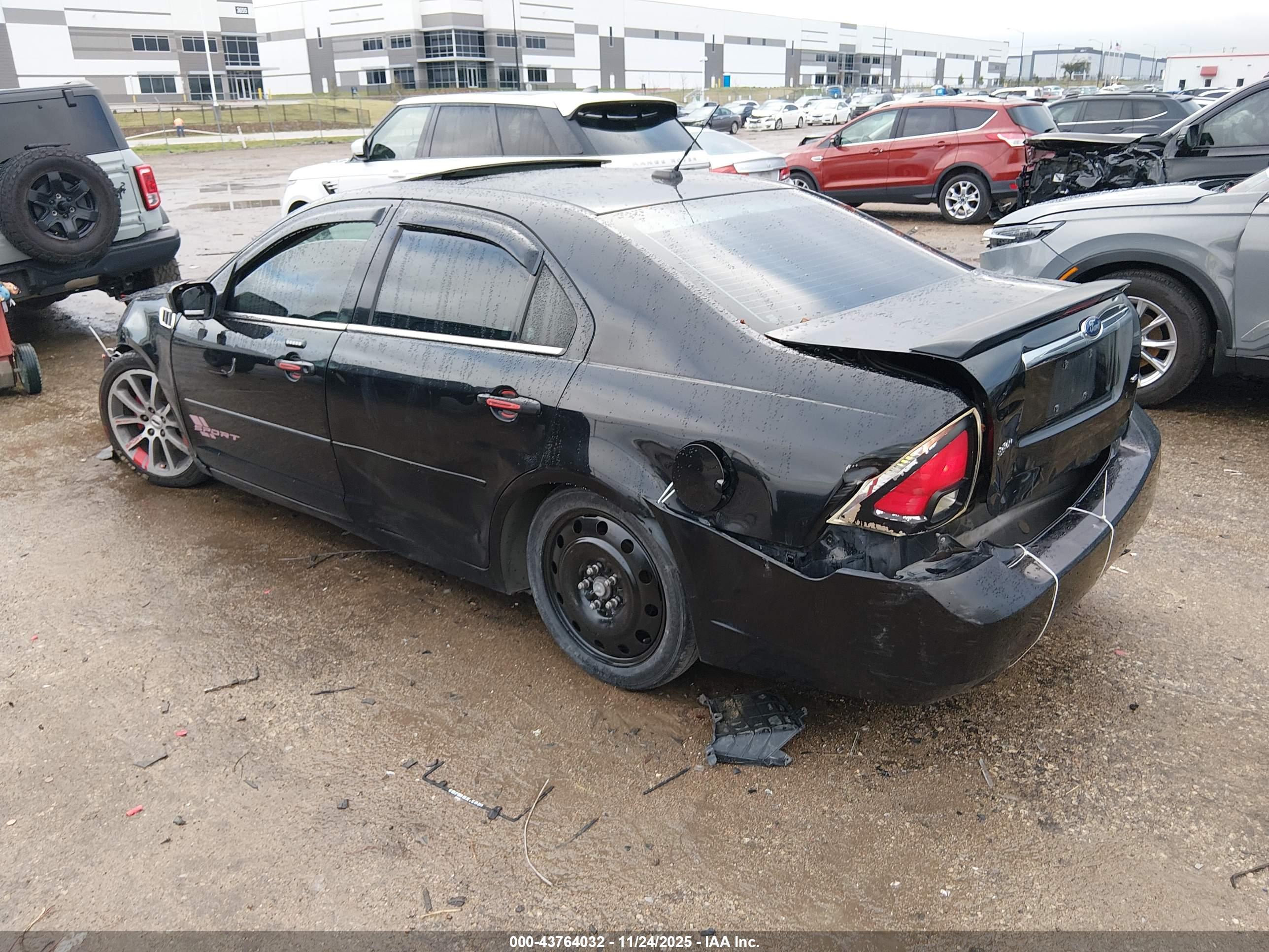 FORD FUSION image 3