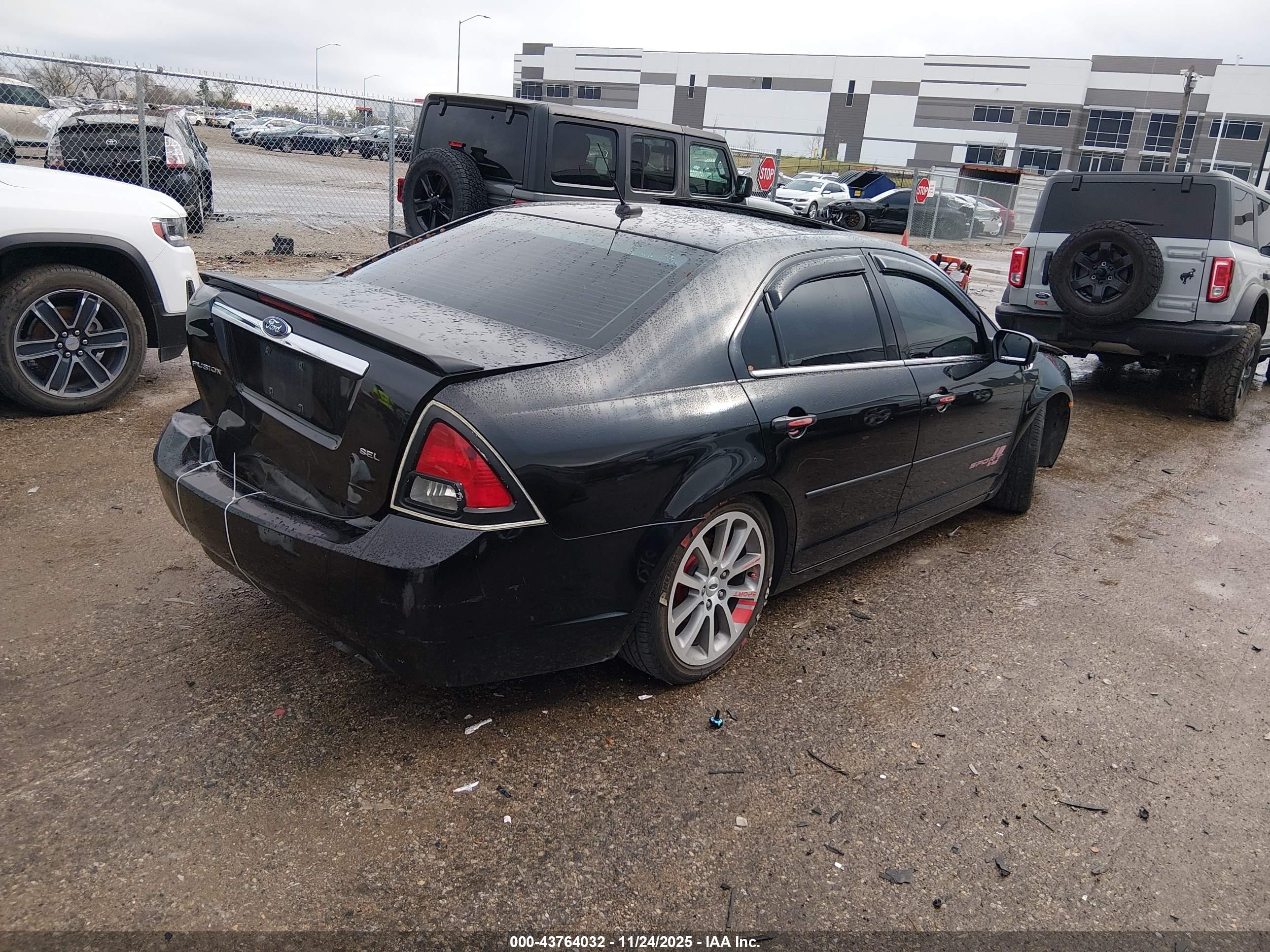 FORD FUSION image 4