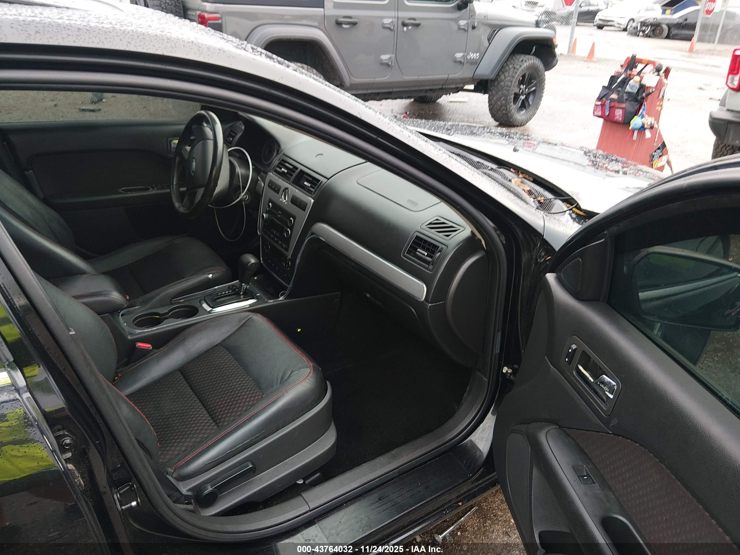 FORD FUSION image 5