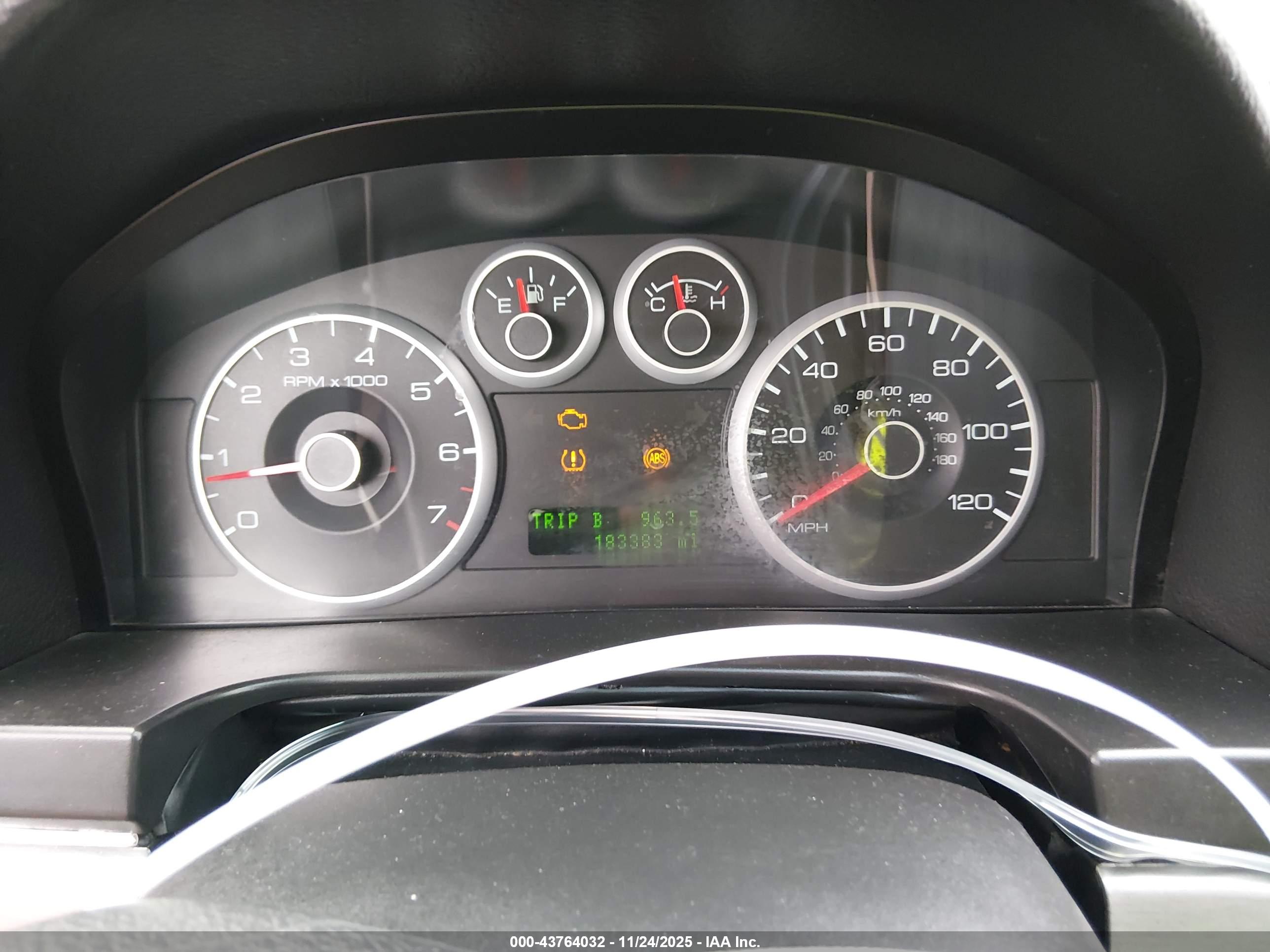 FORD FUSION image 7