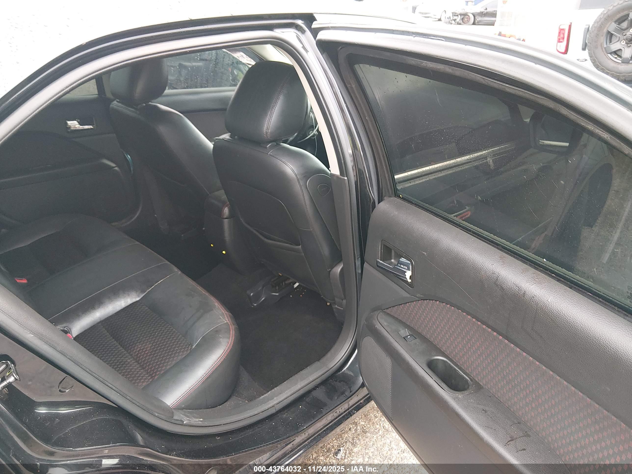 FORD FUSION image 8