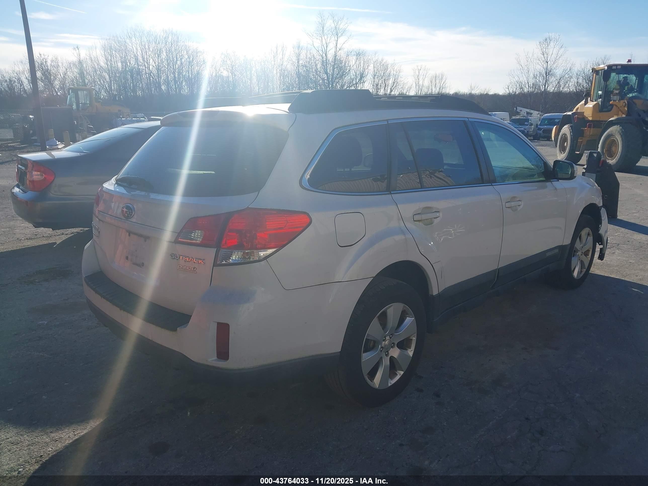 SUBARU OUTBACK image 4