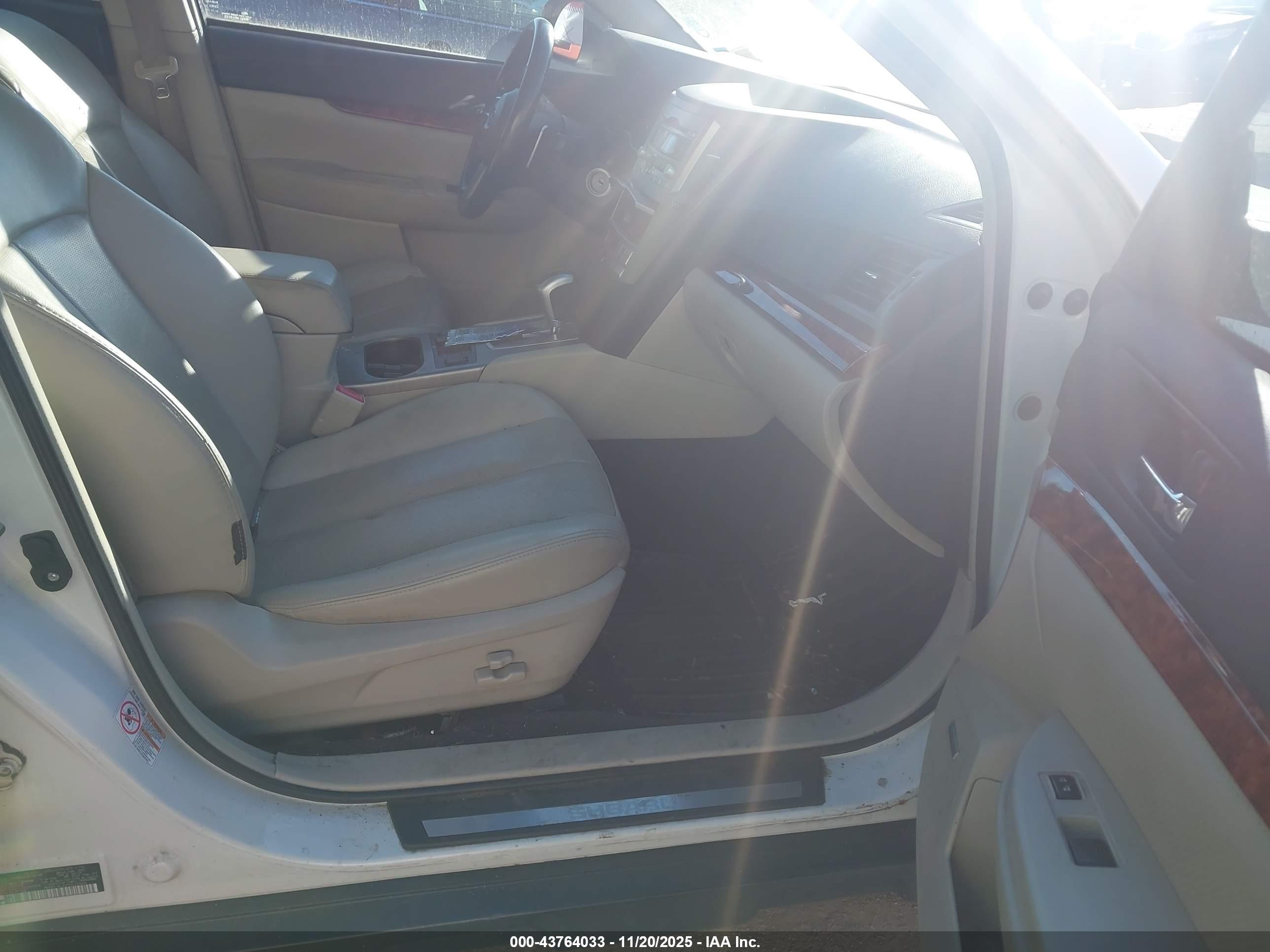 SUBARU OUTBACK image 5