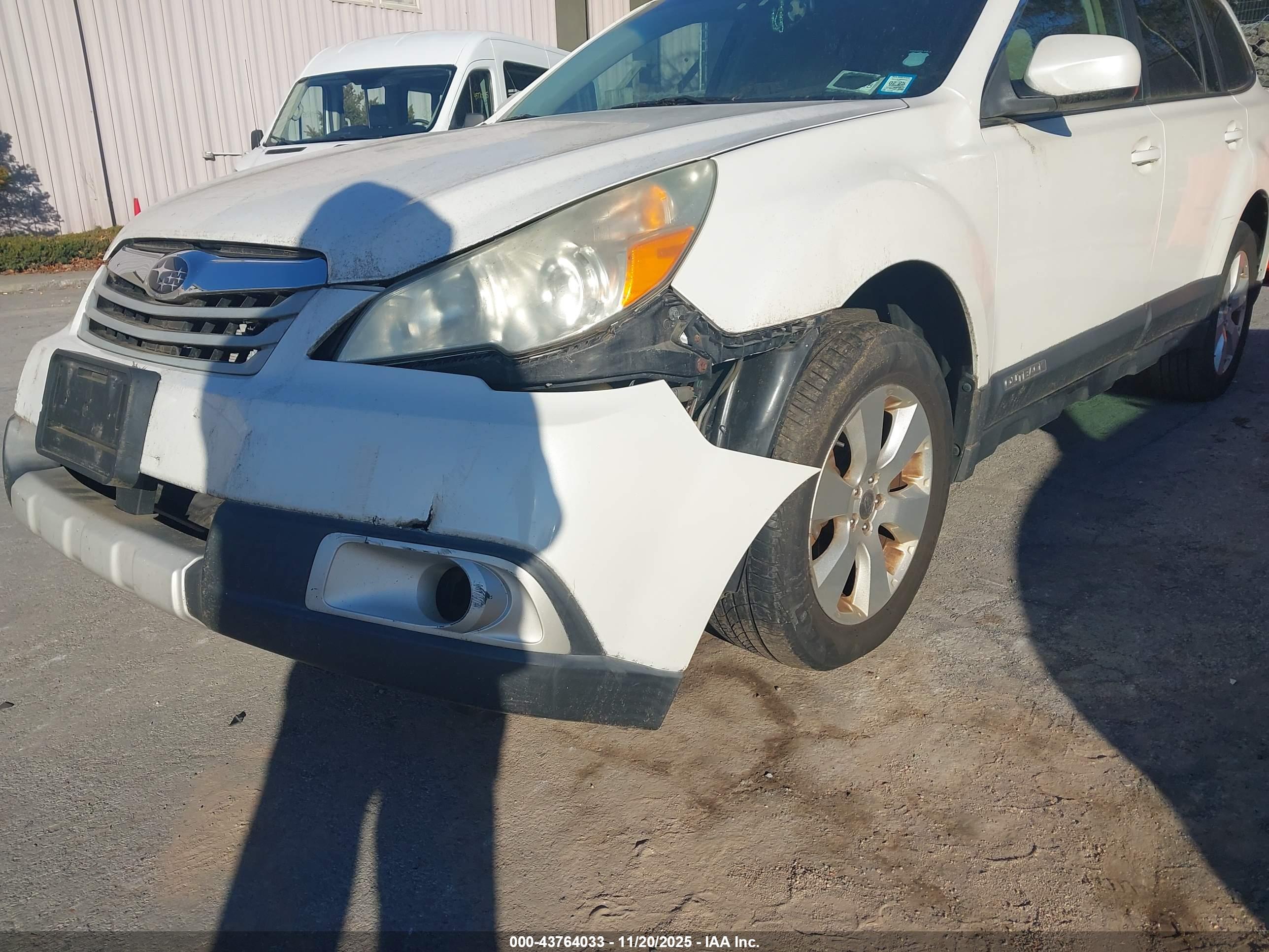 SUBARU OUTBACK image 6