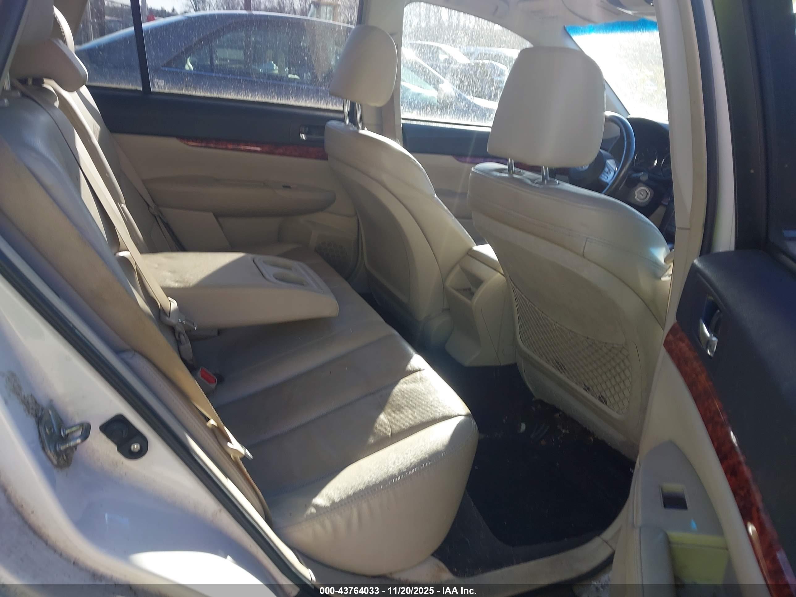 SUBARU OUTBACK image 8