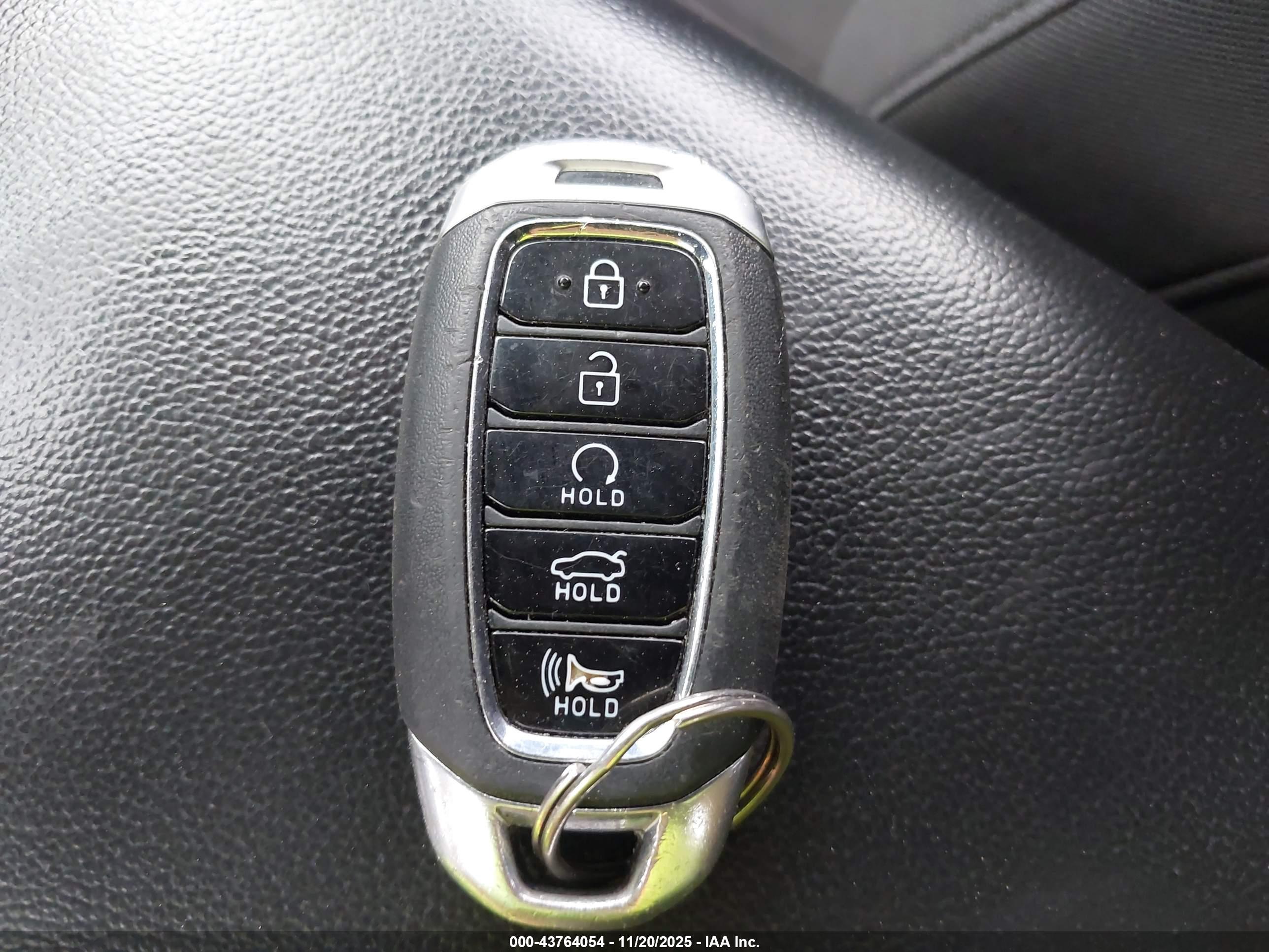 HYUNDAI ELANTRA image 11