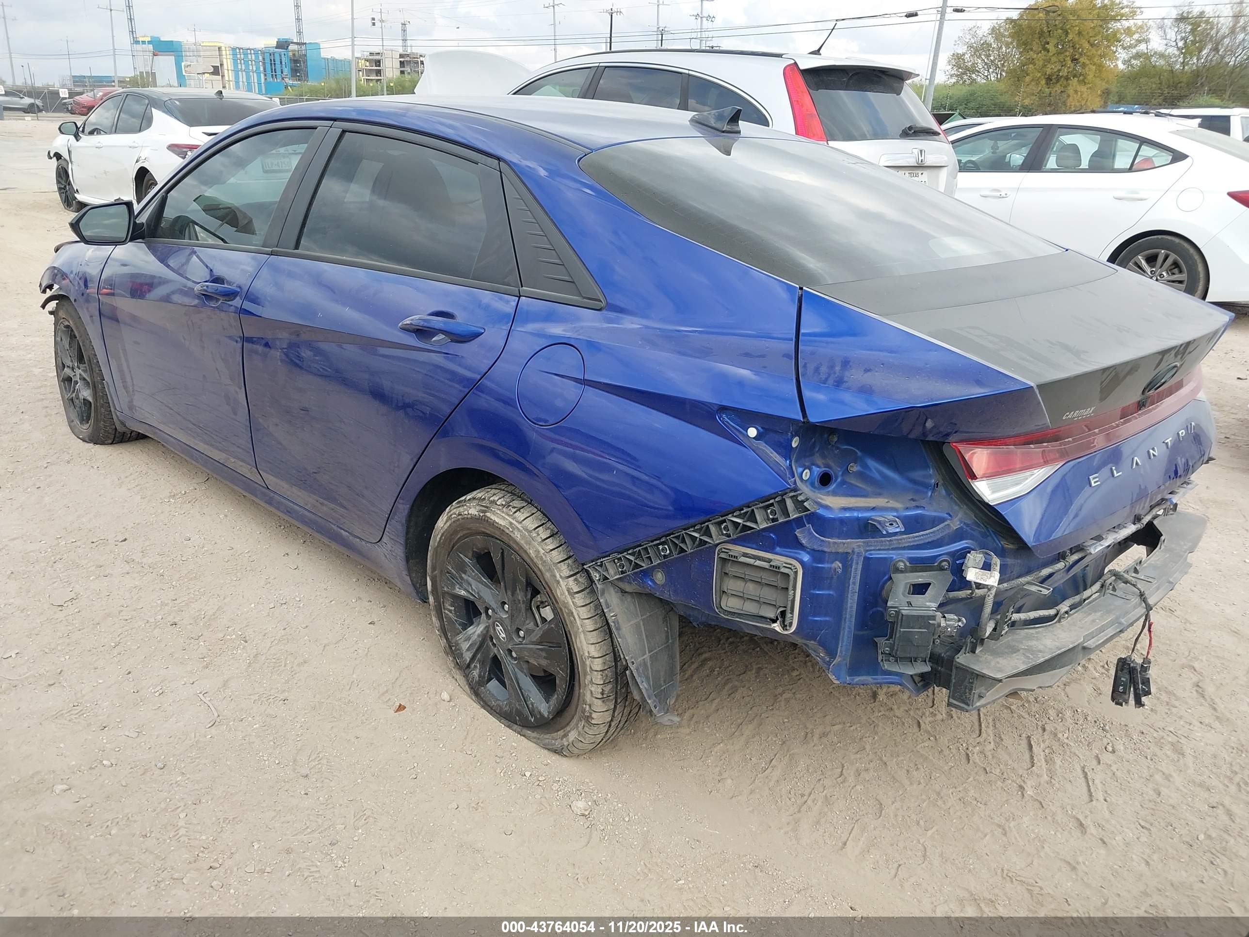 HYUNDAI ELANTRA image 3