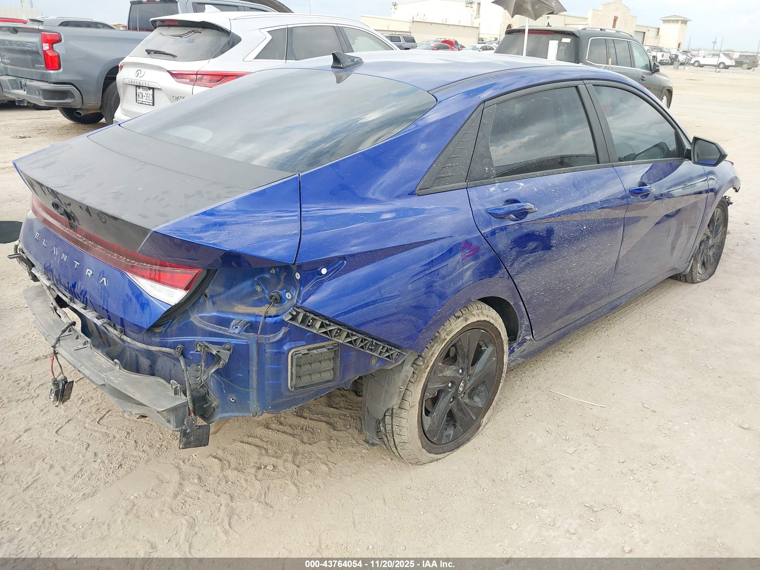 HYUNDAI ELANTRA image 4