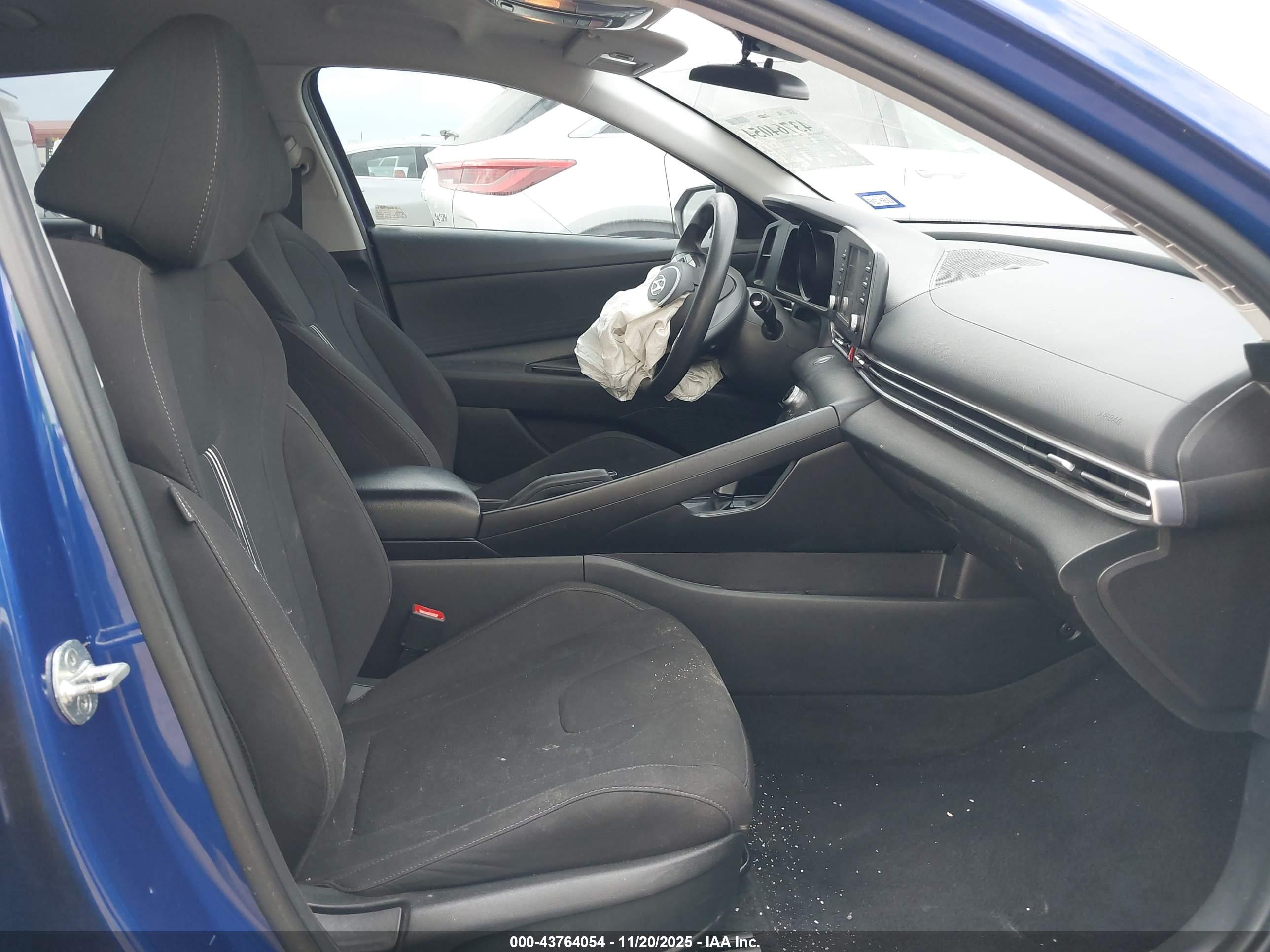 HYUNDAI ELANTRA image 5
