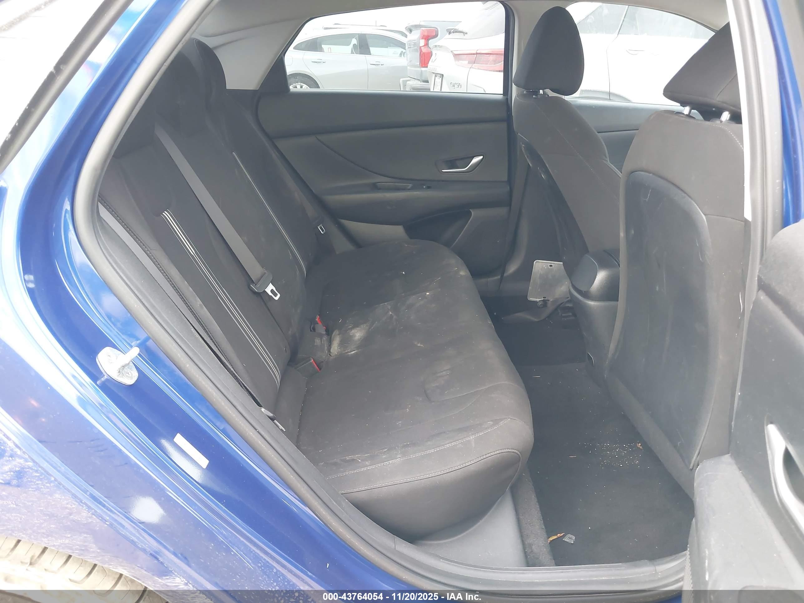 HYUNDAI ELANTRA image 8