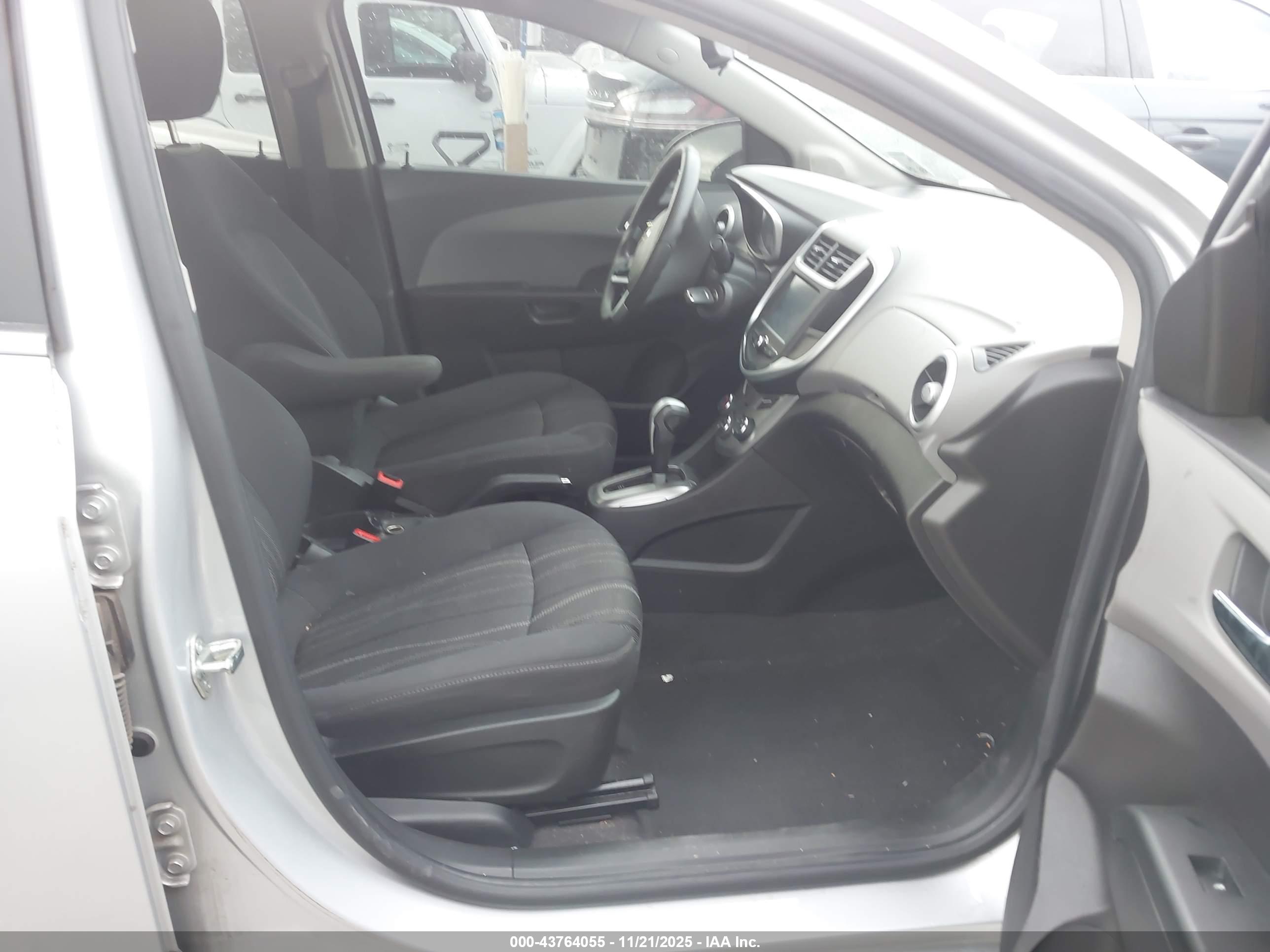 CHEVROLET SONIC image 5