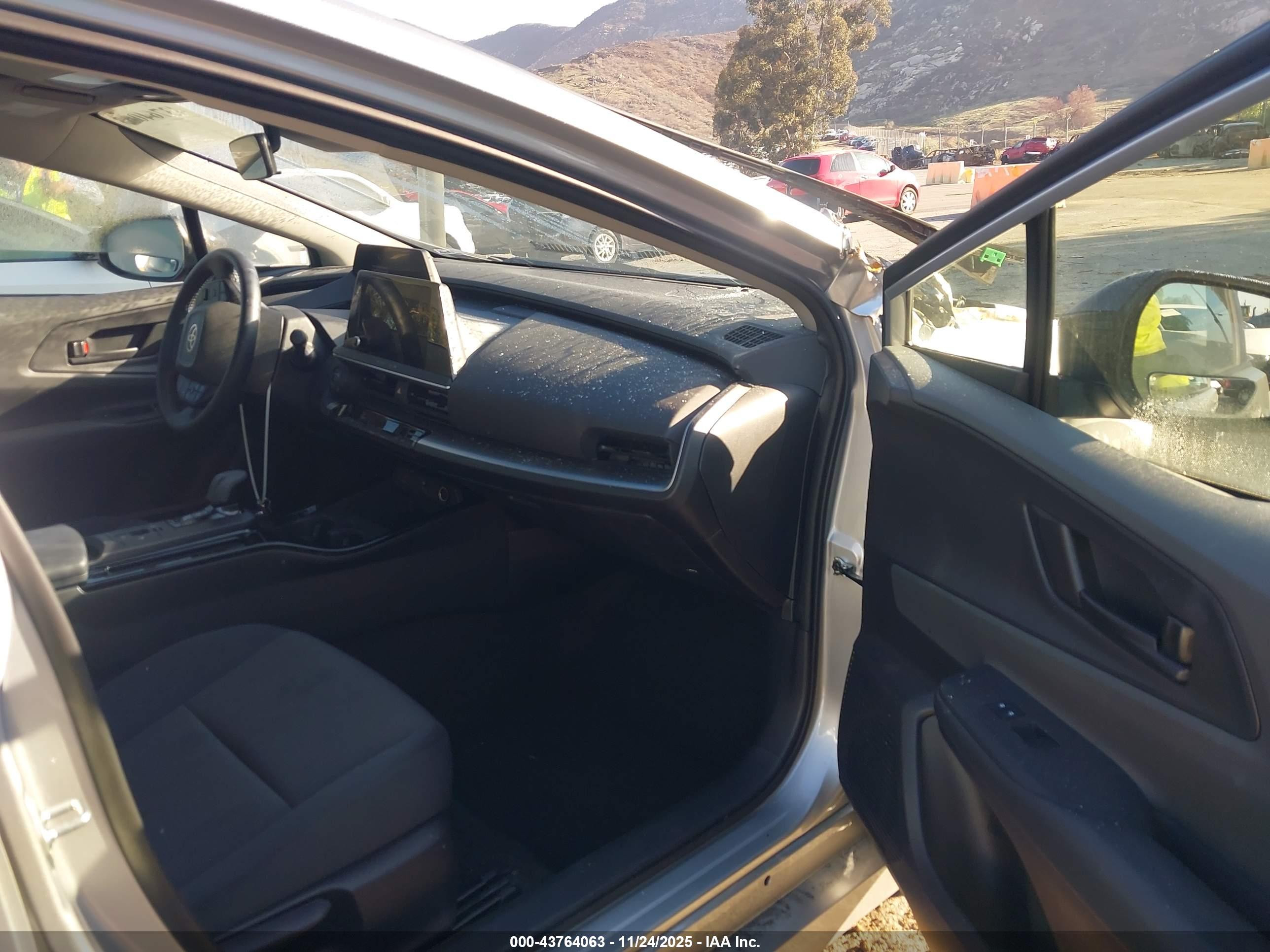 TOYOTA PRIUS image 5