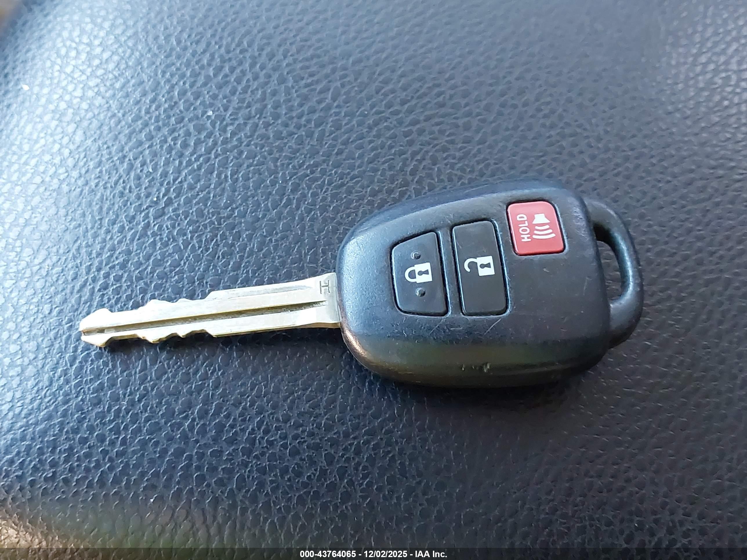 TOYOTA RAV4 image 11