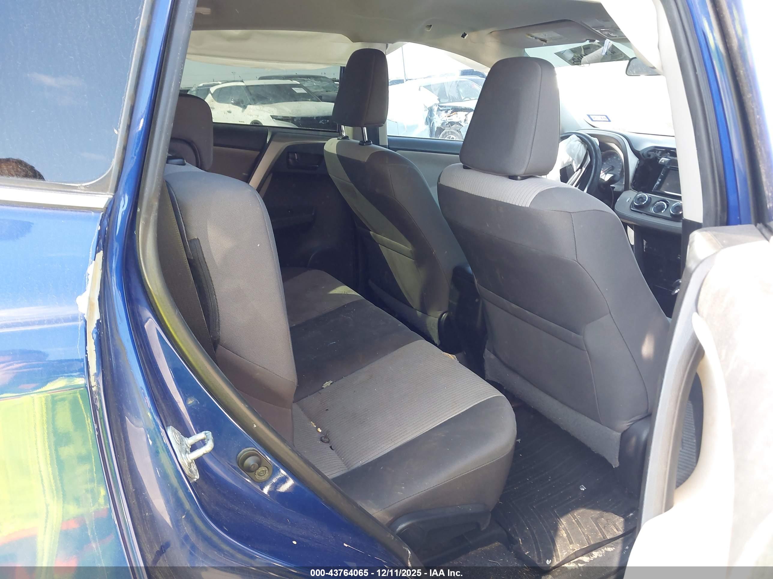 TOYOTA RAV4 image 8
