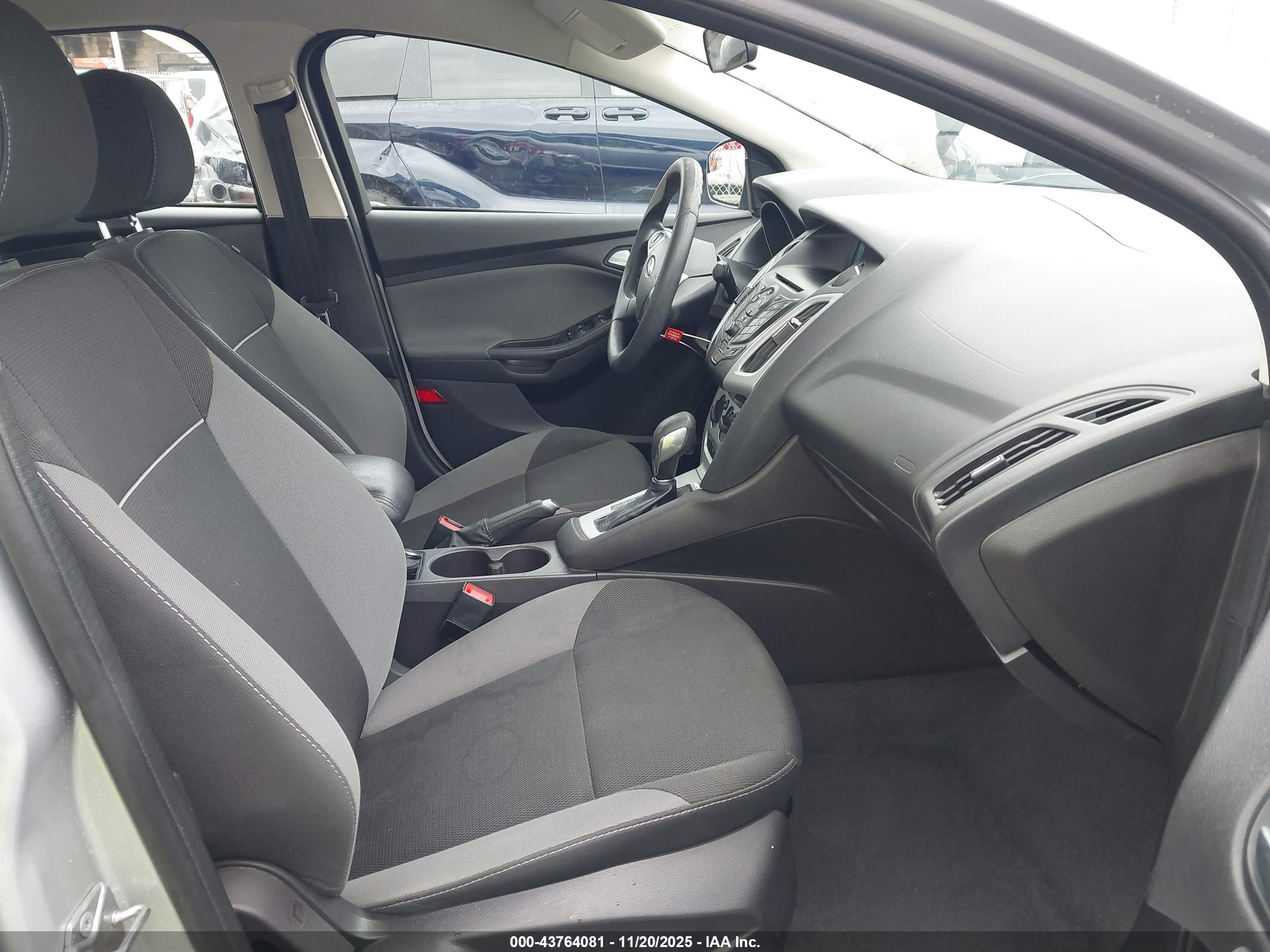 FORD FOCUS image 5