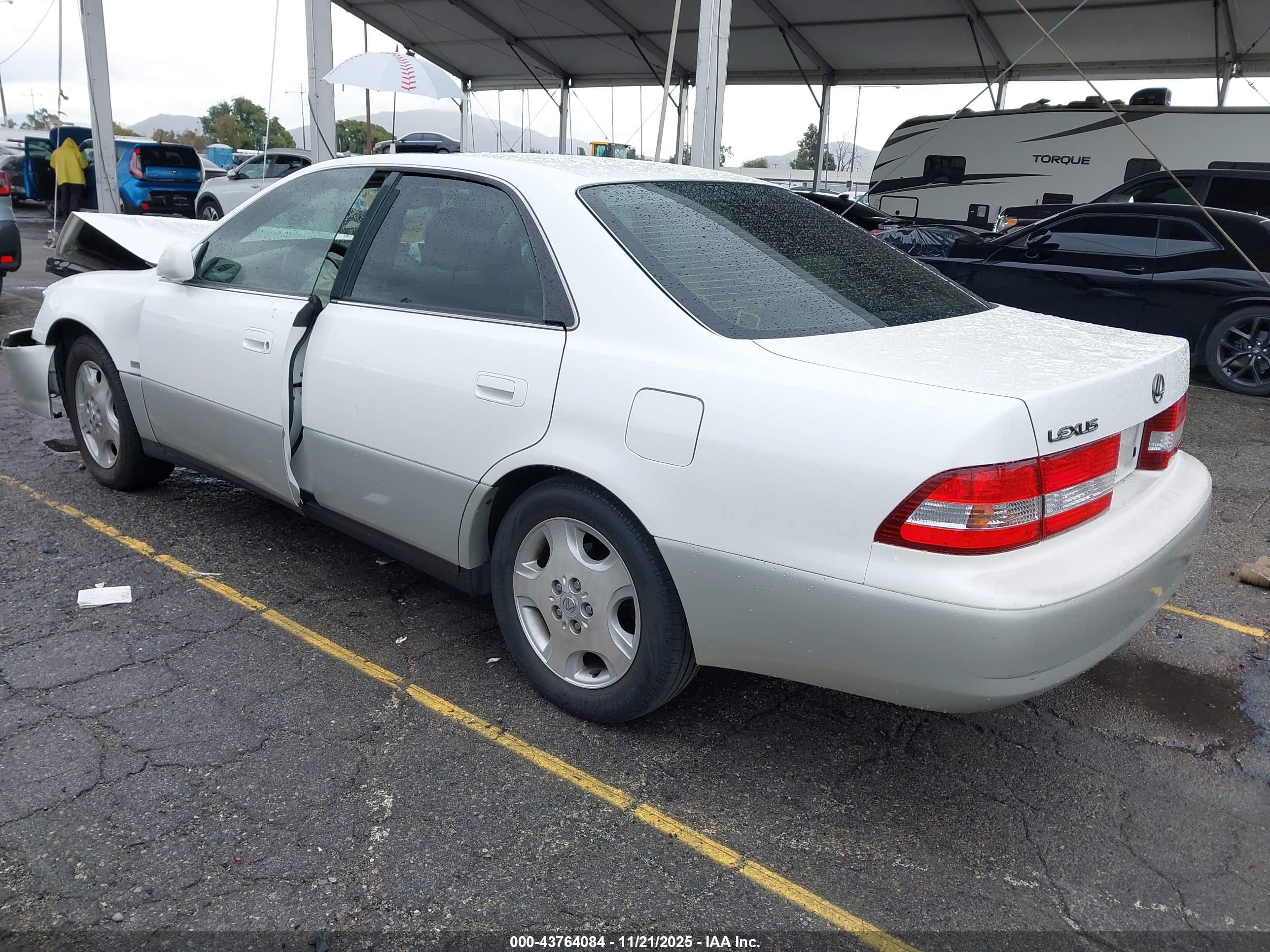 LEXUS ES image 3