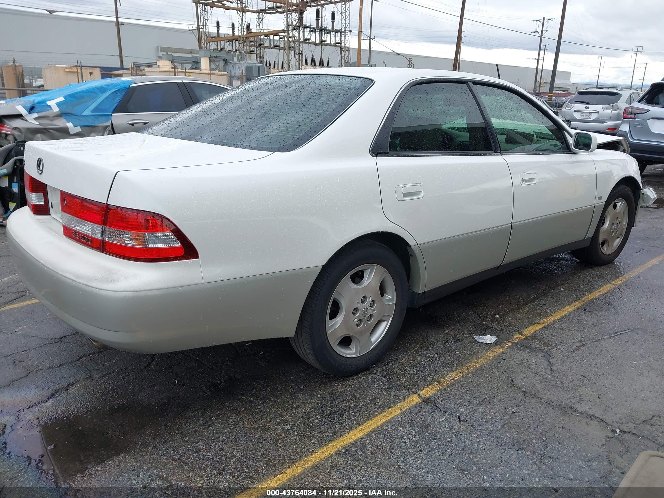 LEXUS ES image 4