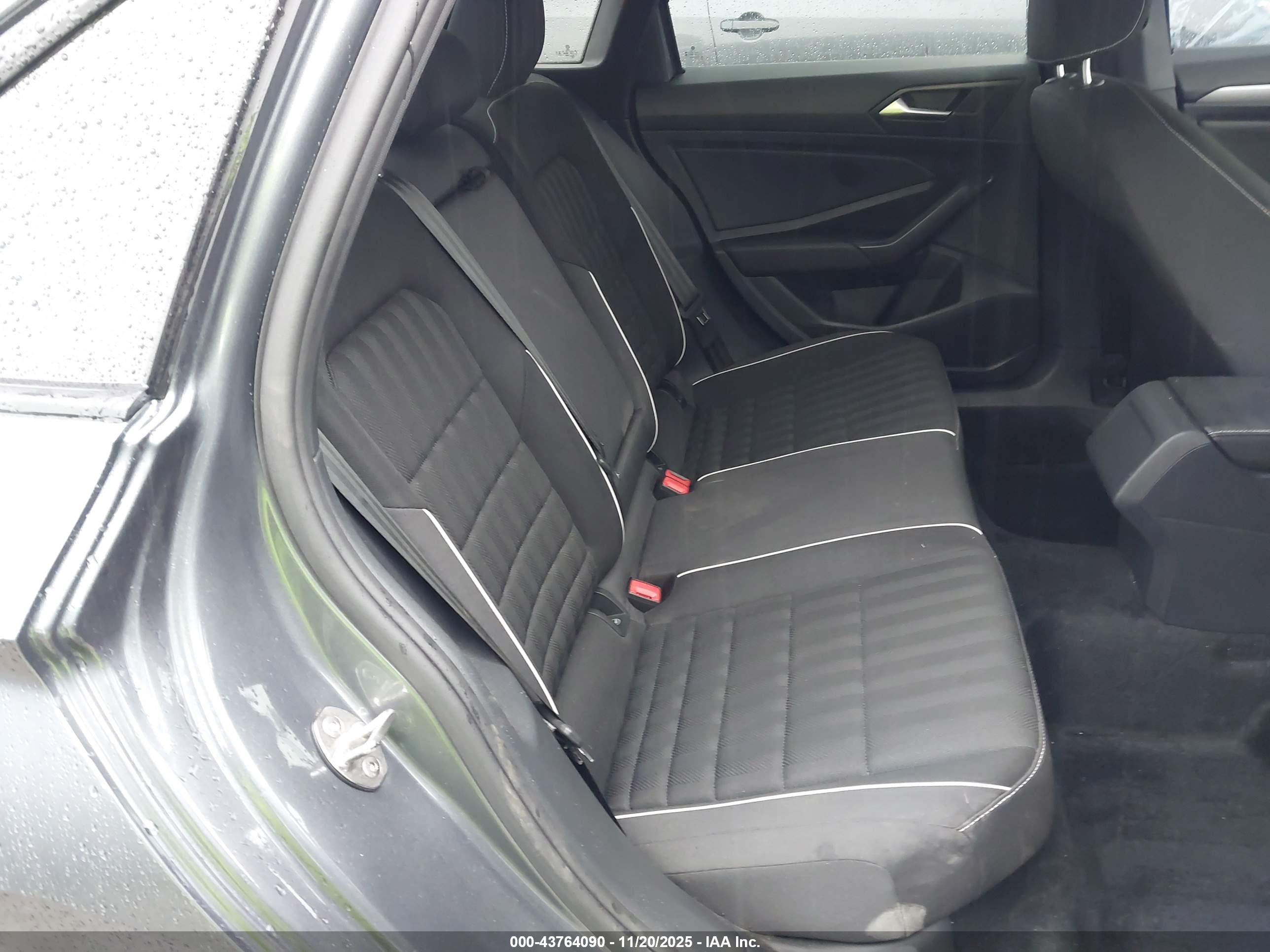 VOLKSWAGEN JETTA image 8