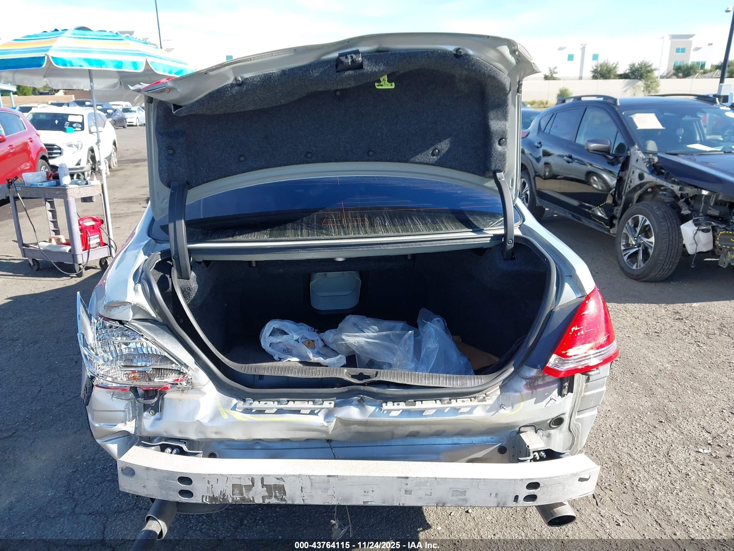 TOYOTA AVALON image 6