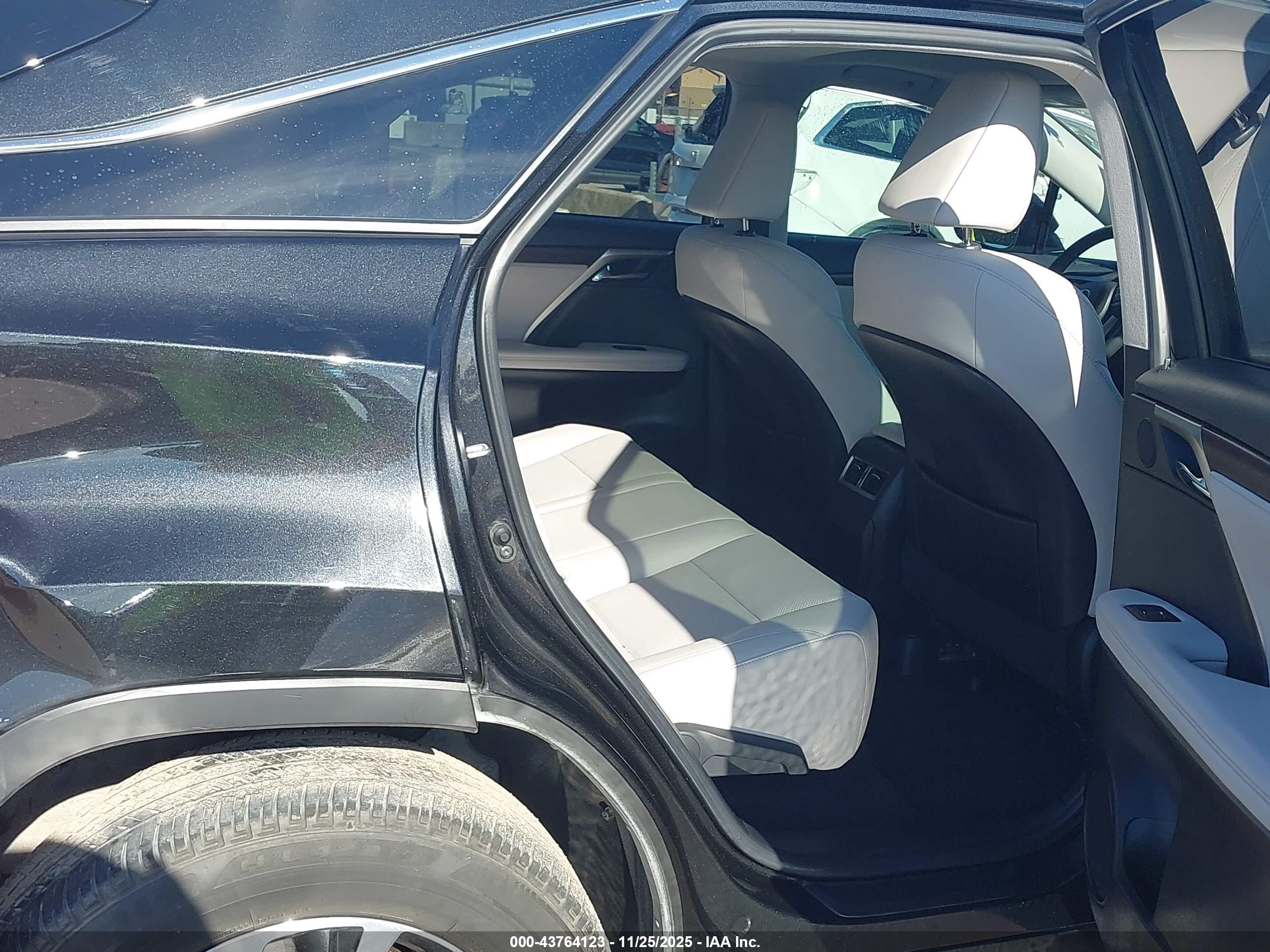 LEXUS RX image 8
