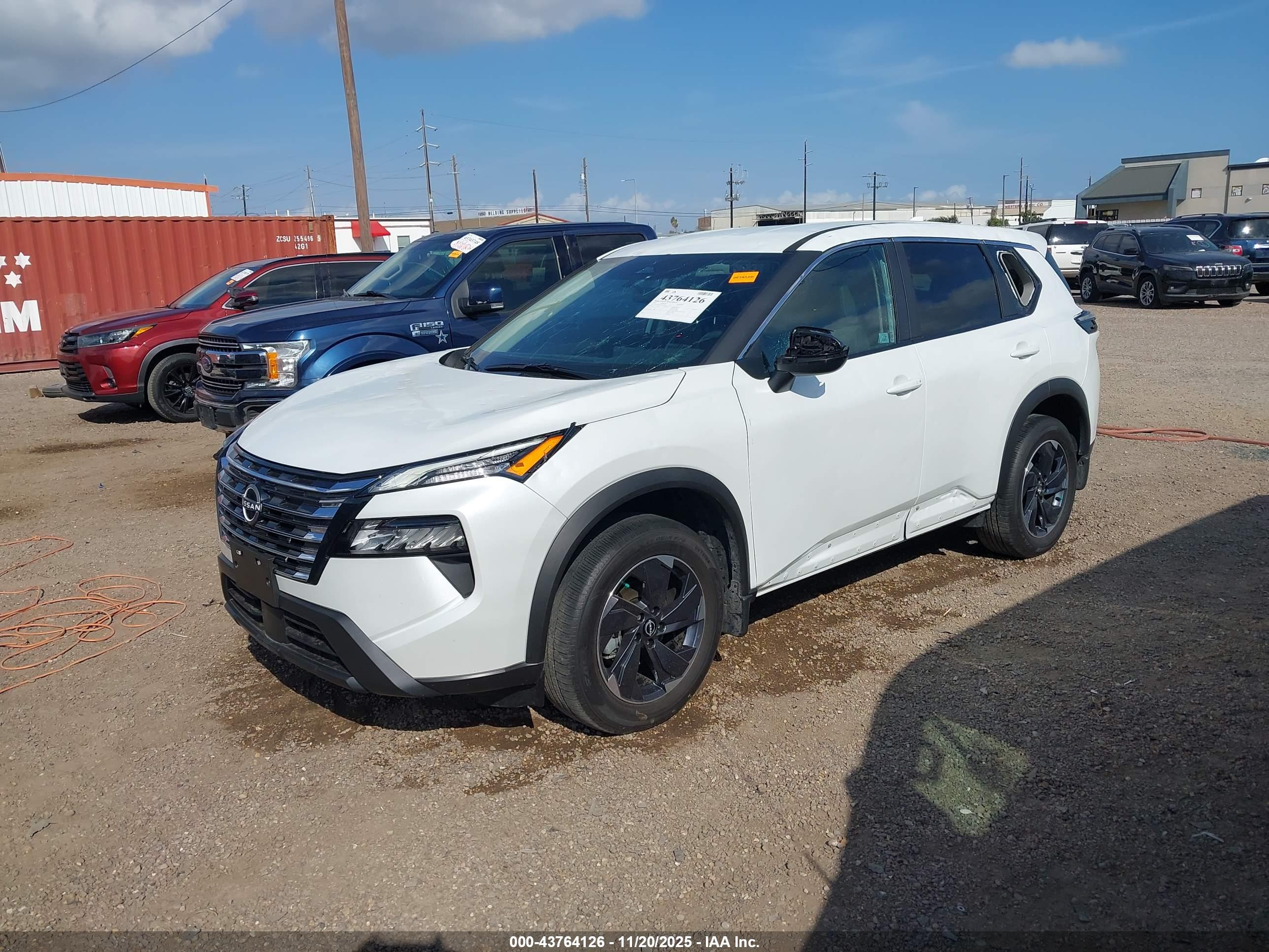 NISSAN ROGUE image 2