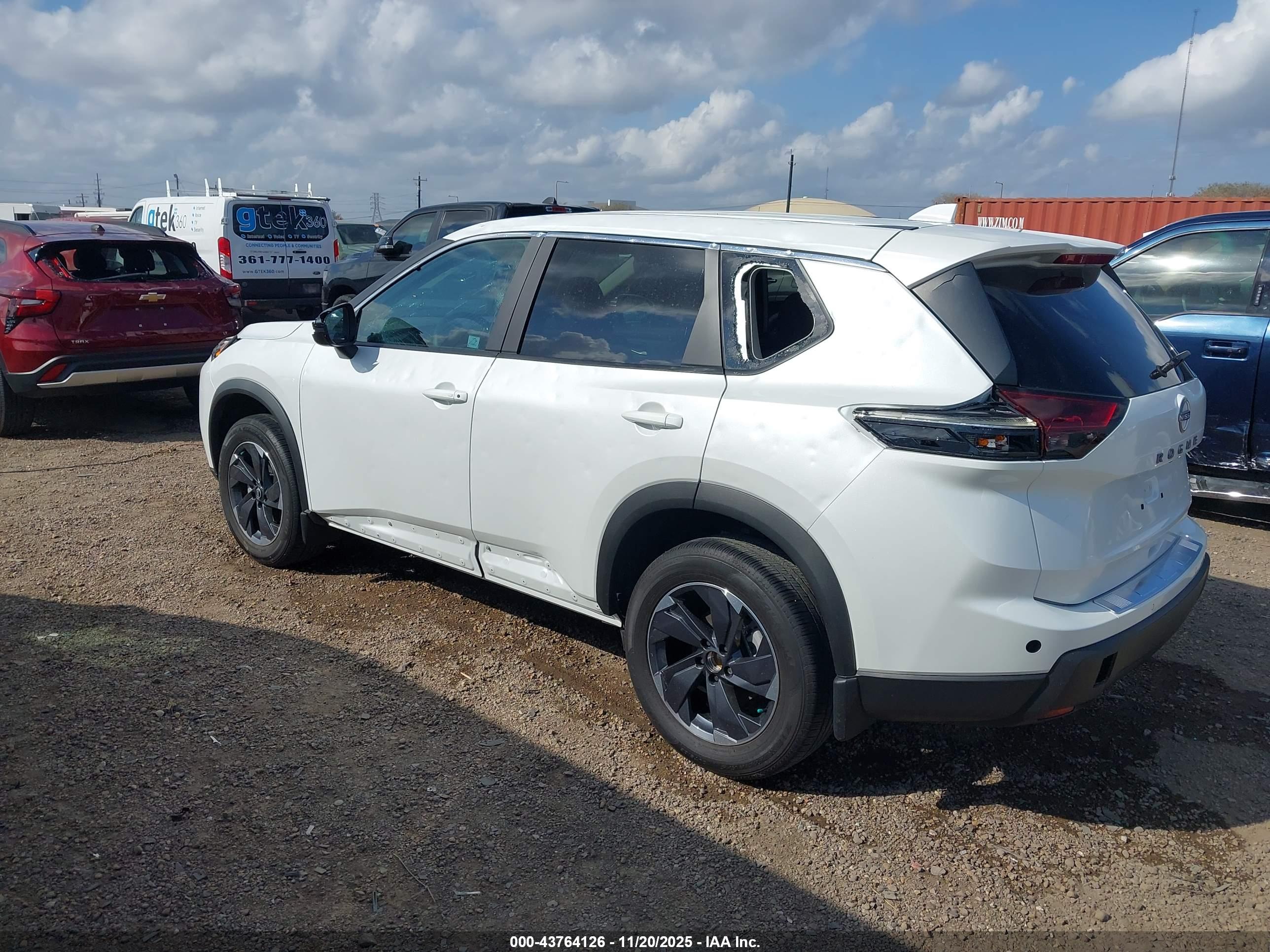 NISSAN ROGUE image 3