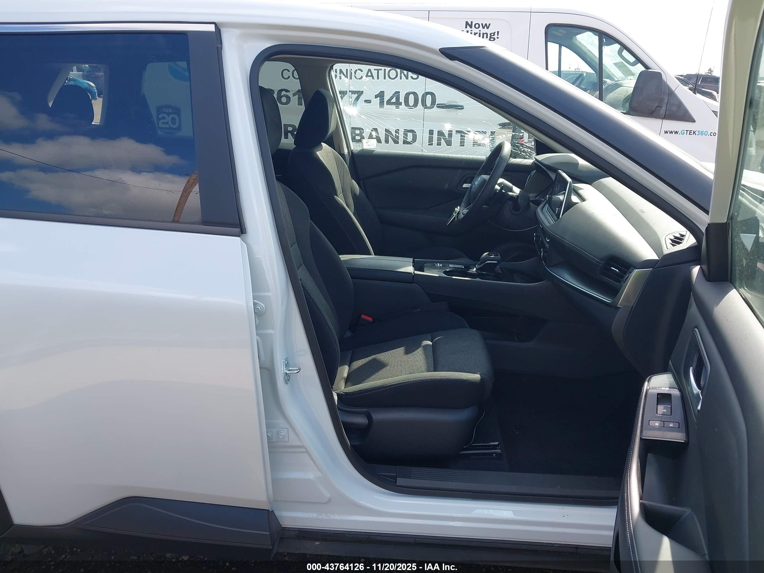 NISSAN ROGUE image 5