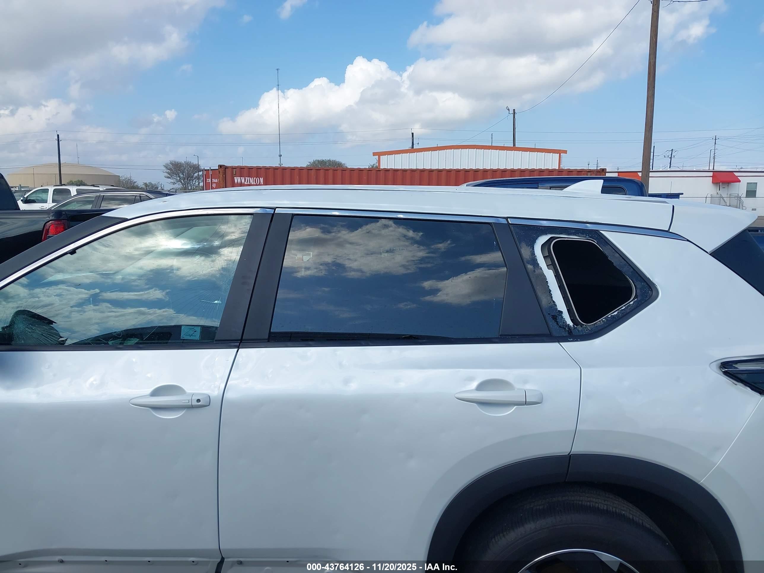 NISSAN ROGUE image 6