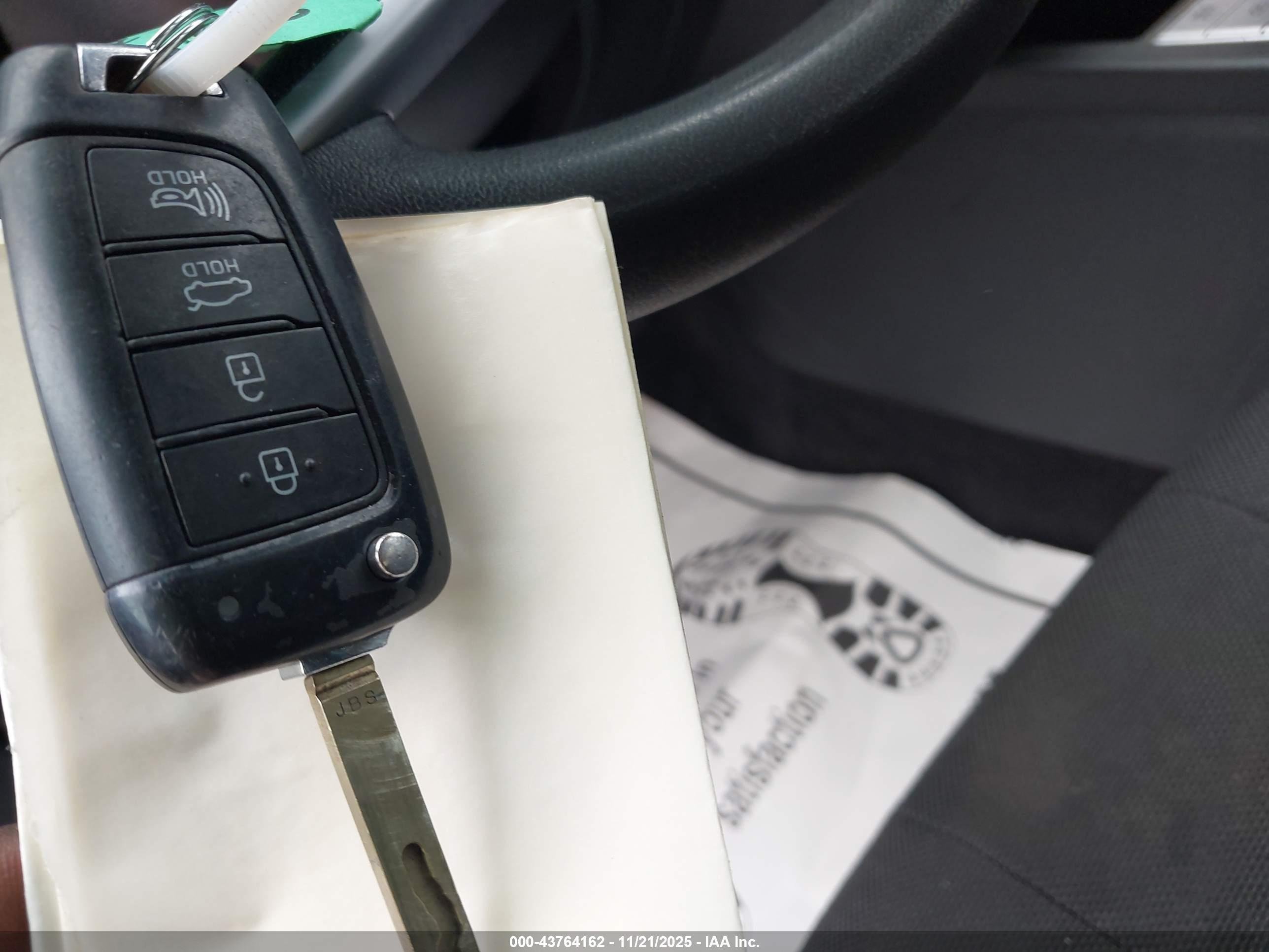 HYUNDAI ELANTRA image 11